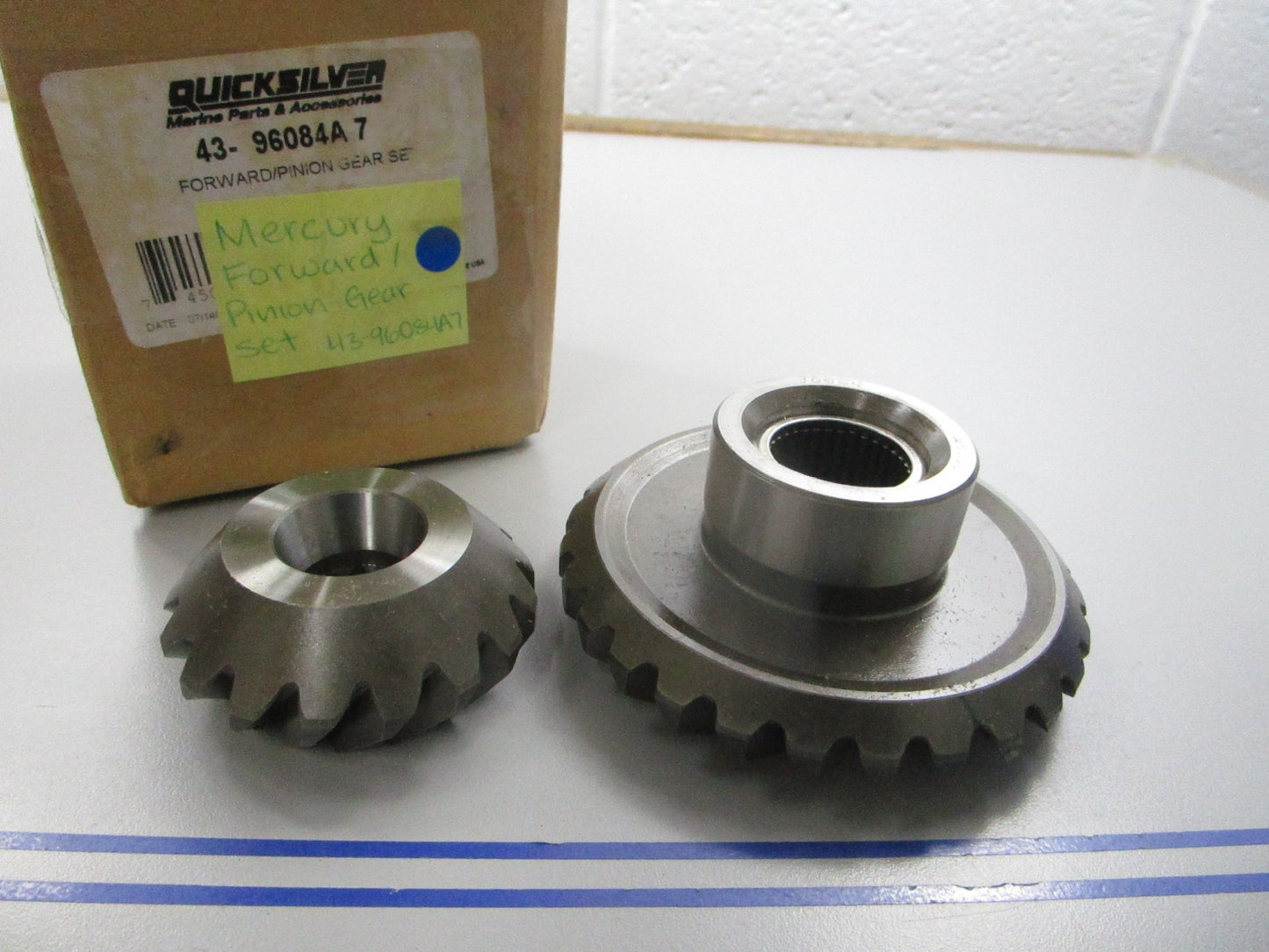 NEW OEM 43-96084A 7 Mercury Quicksilver Forward Pinion Gear 0810