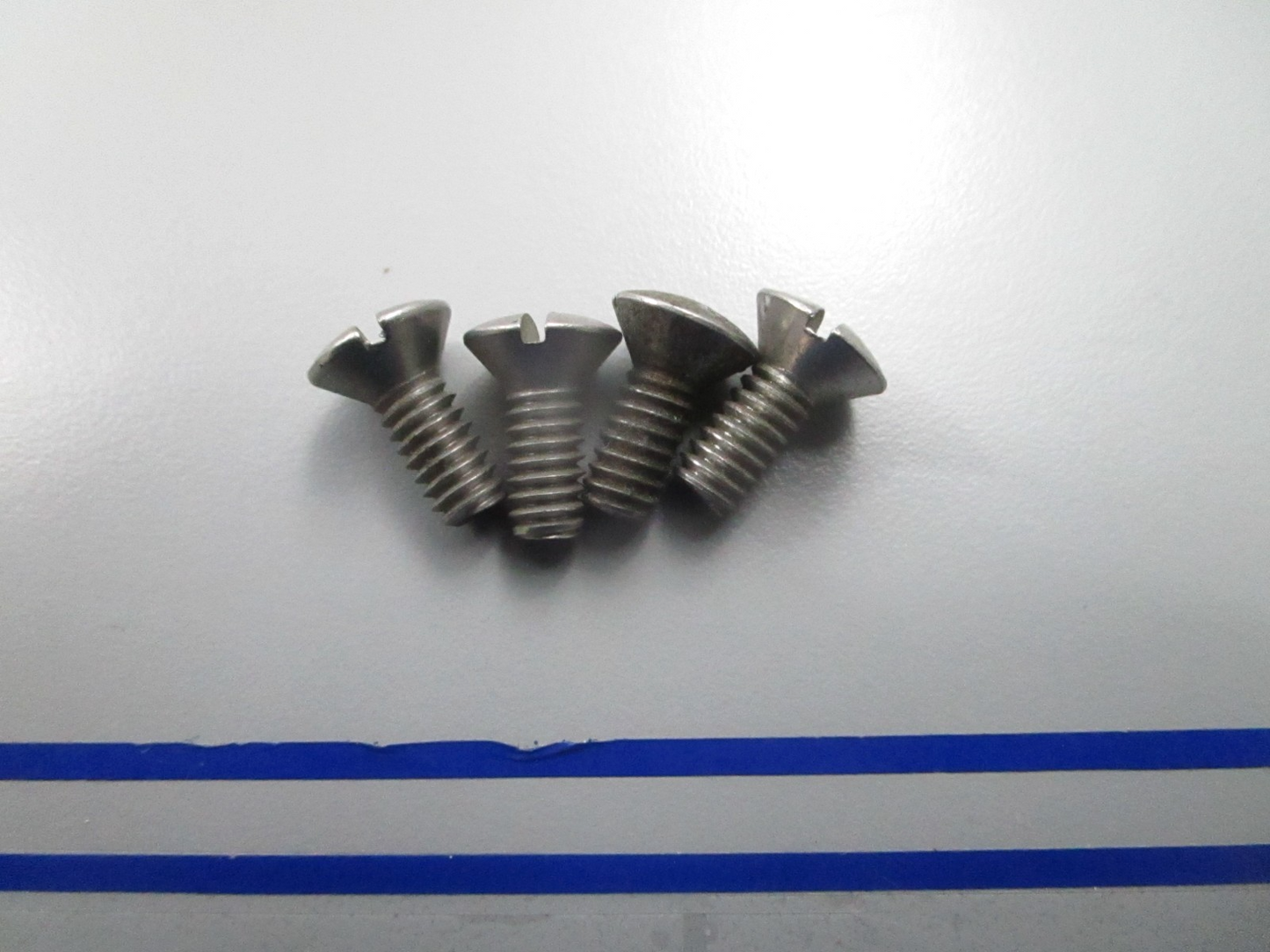 *NEW OEM* (LOT OF 4) 0810 OMC Johnson Evinrude Screw 305143 0305143