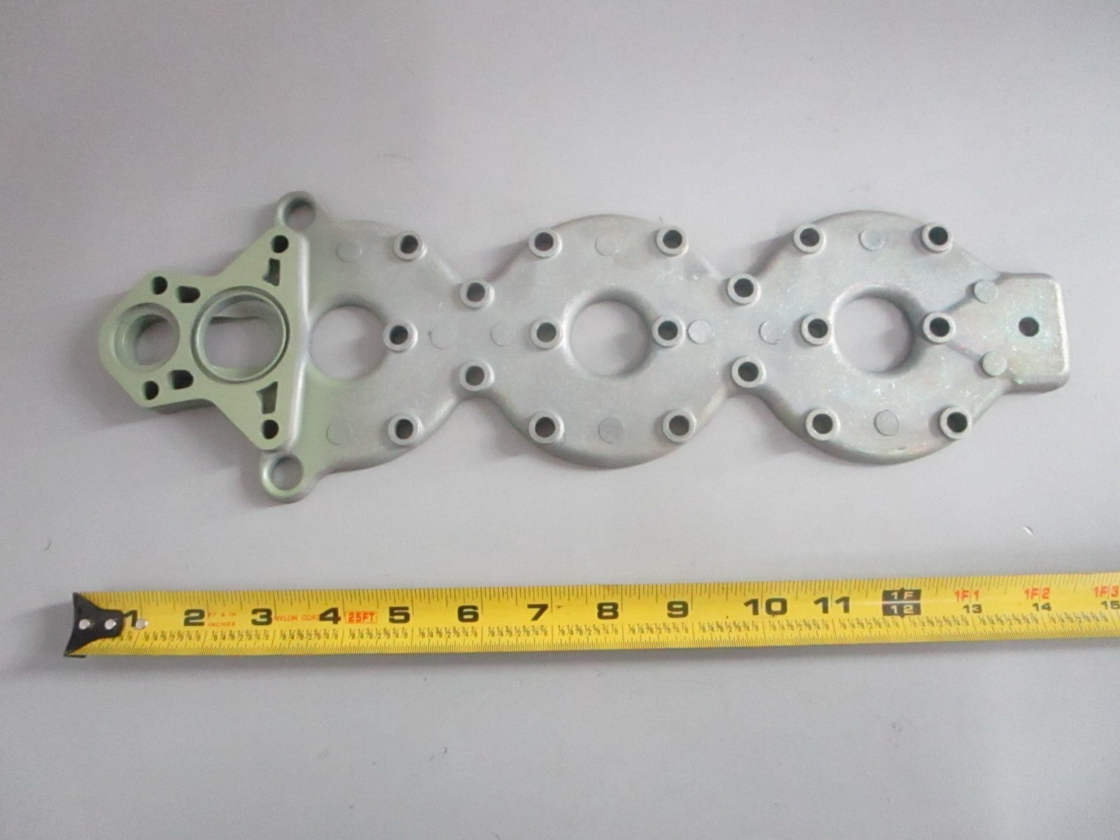 NEW OEM 320840 0320840 OMC Johnson Evinrude Cylinder Head Cover 0820