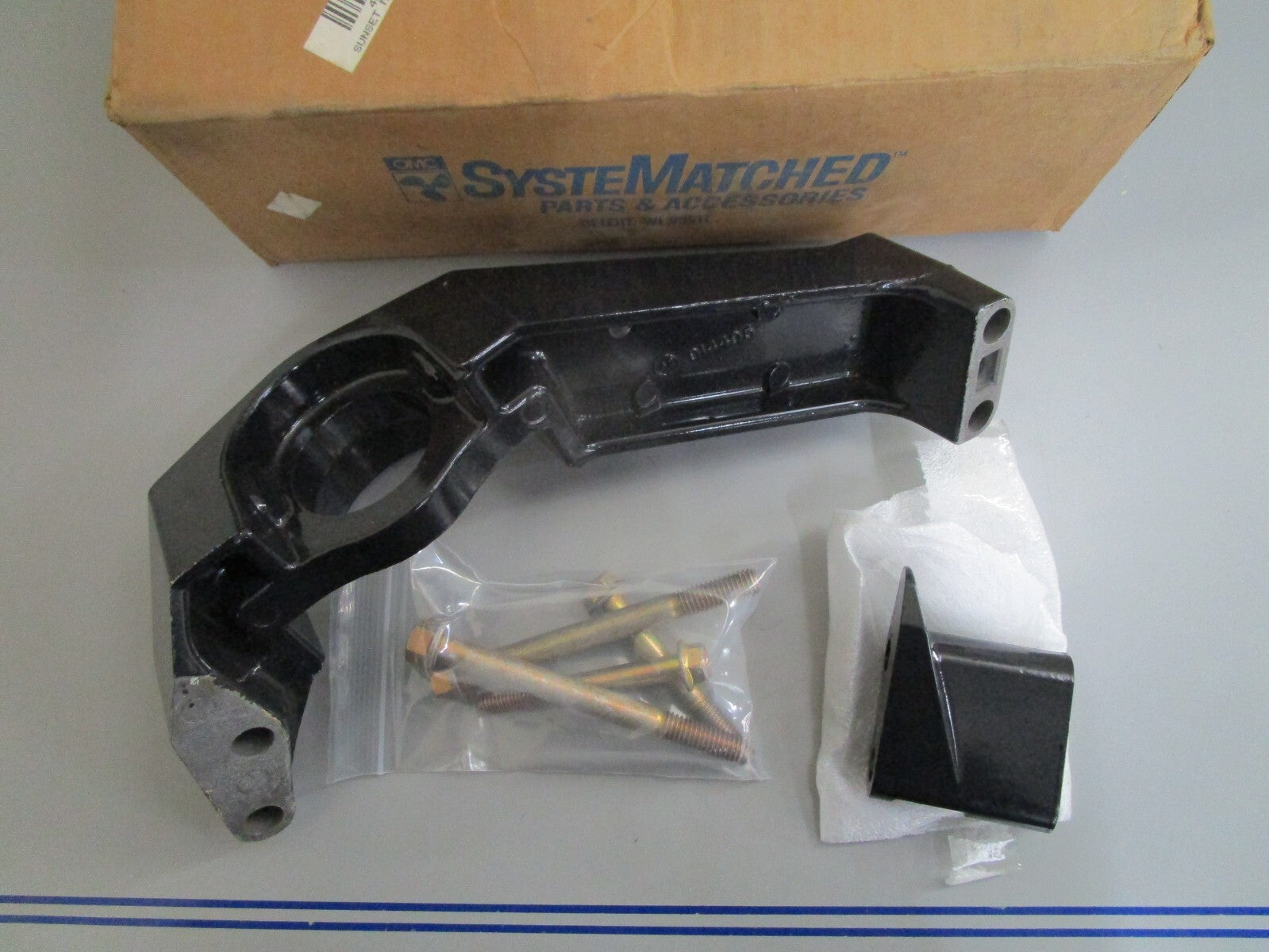 *NEW OEM* 0820 OMC Johnson Evinrude Mount Bracket Kit 986619 0986619