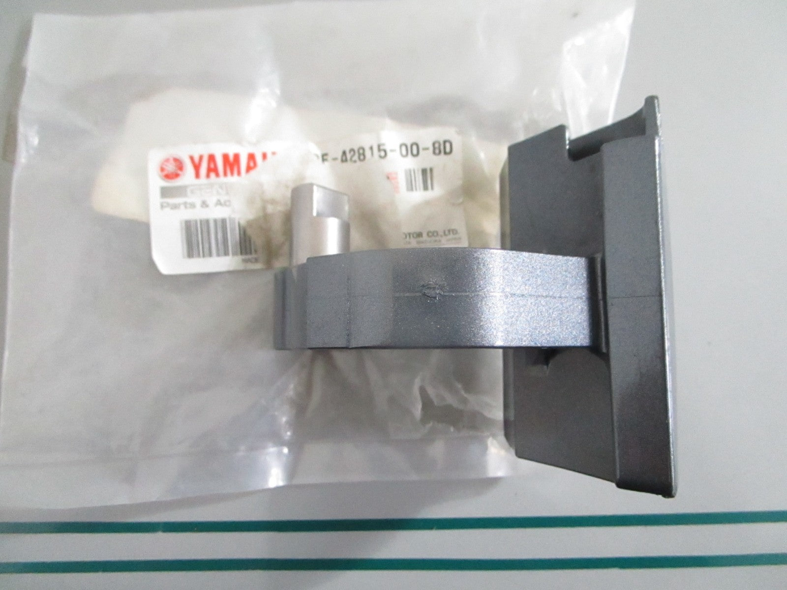 NEW OEM 68F-42815-00-8D Yamaha Clamp Lever 0820