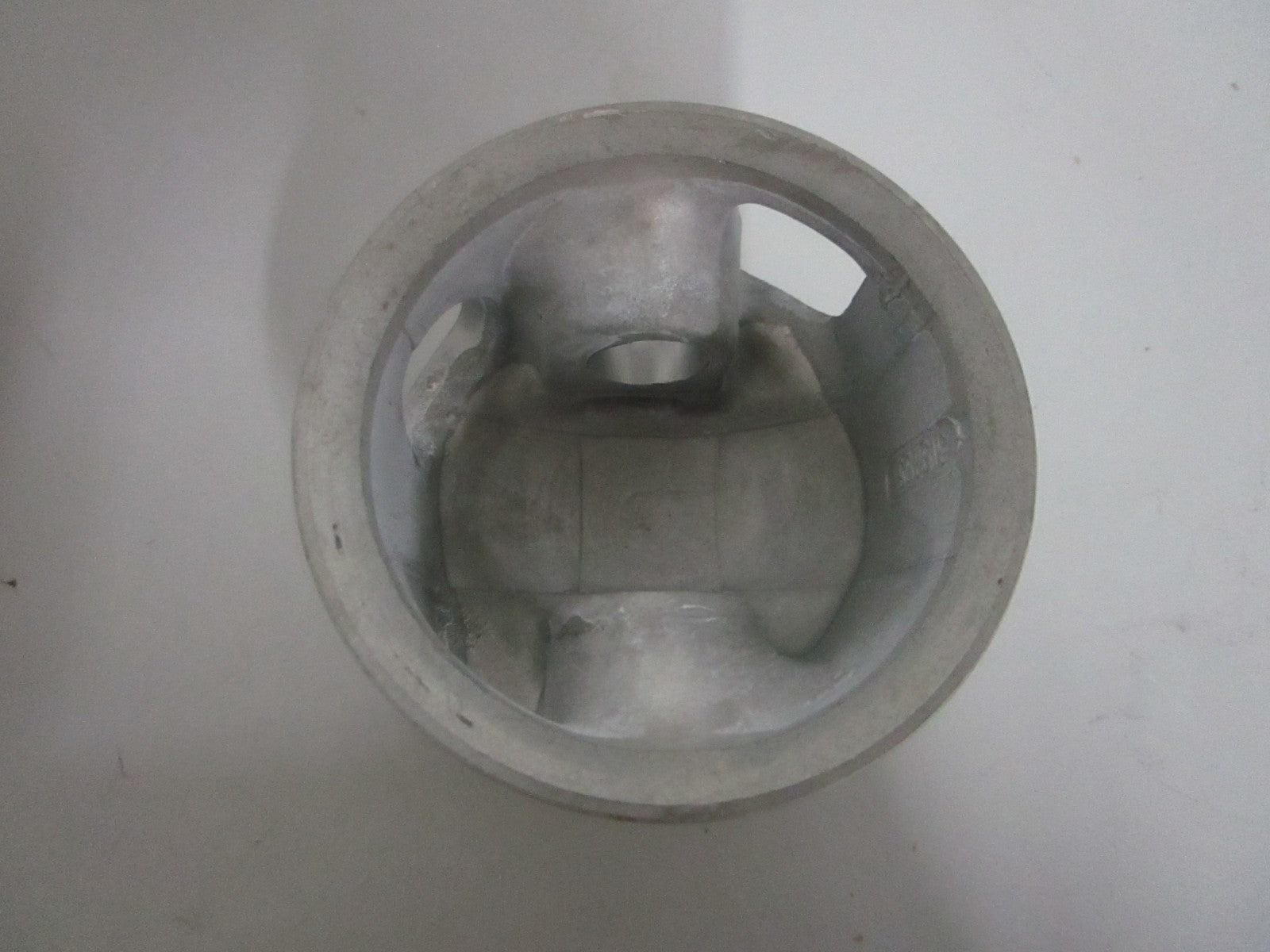 NEW OEM 396582 0396582 OMC Johnson Evinrude Piston & Ring Assy 0820