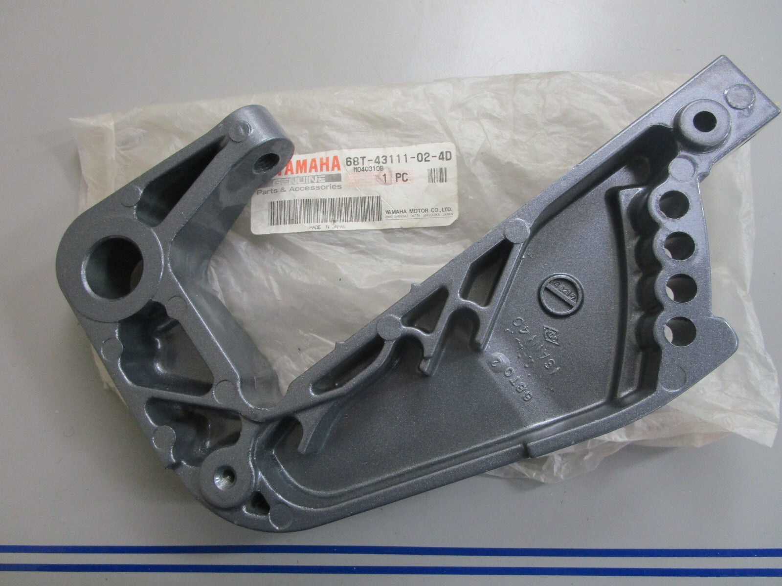 *NEW OEM* 0820 Yamaha Clamp Bracket 68T-43111-02-4D