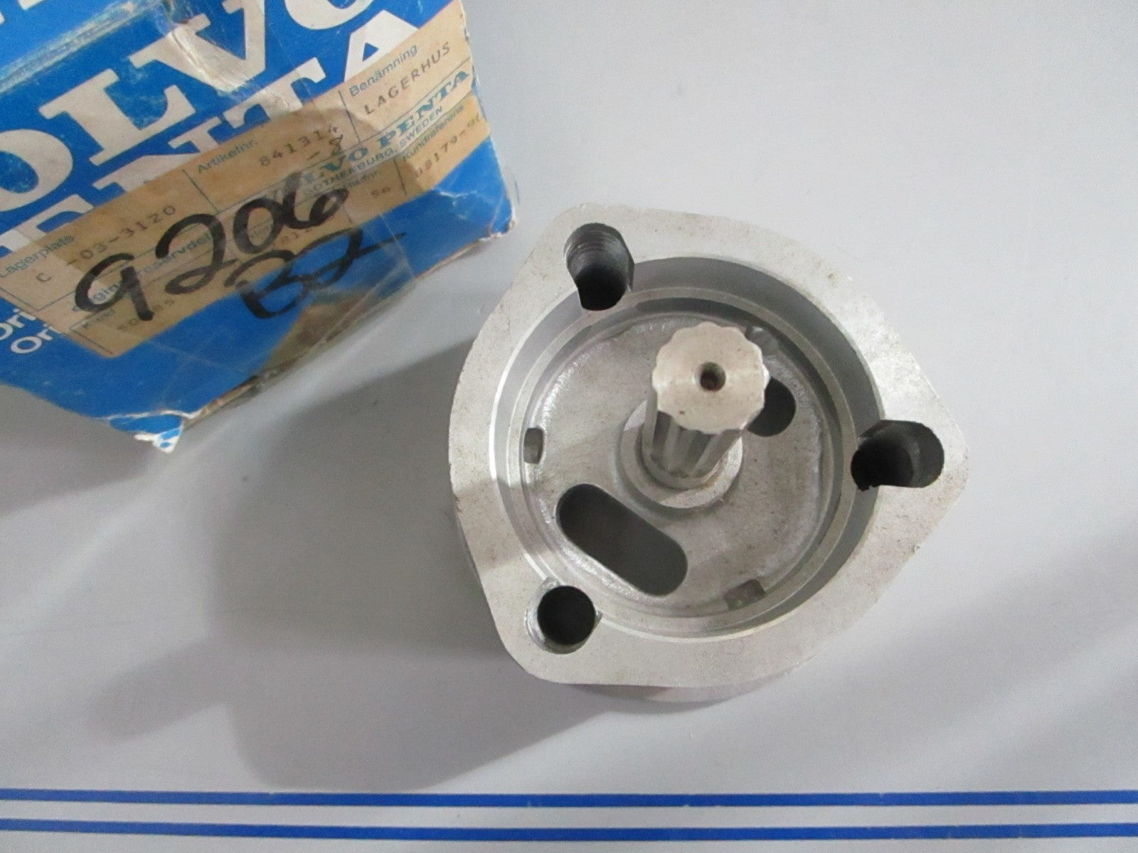 *NEW OEM* 0820 Volvo Penta Bearing Housing 841314
