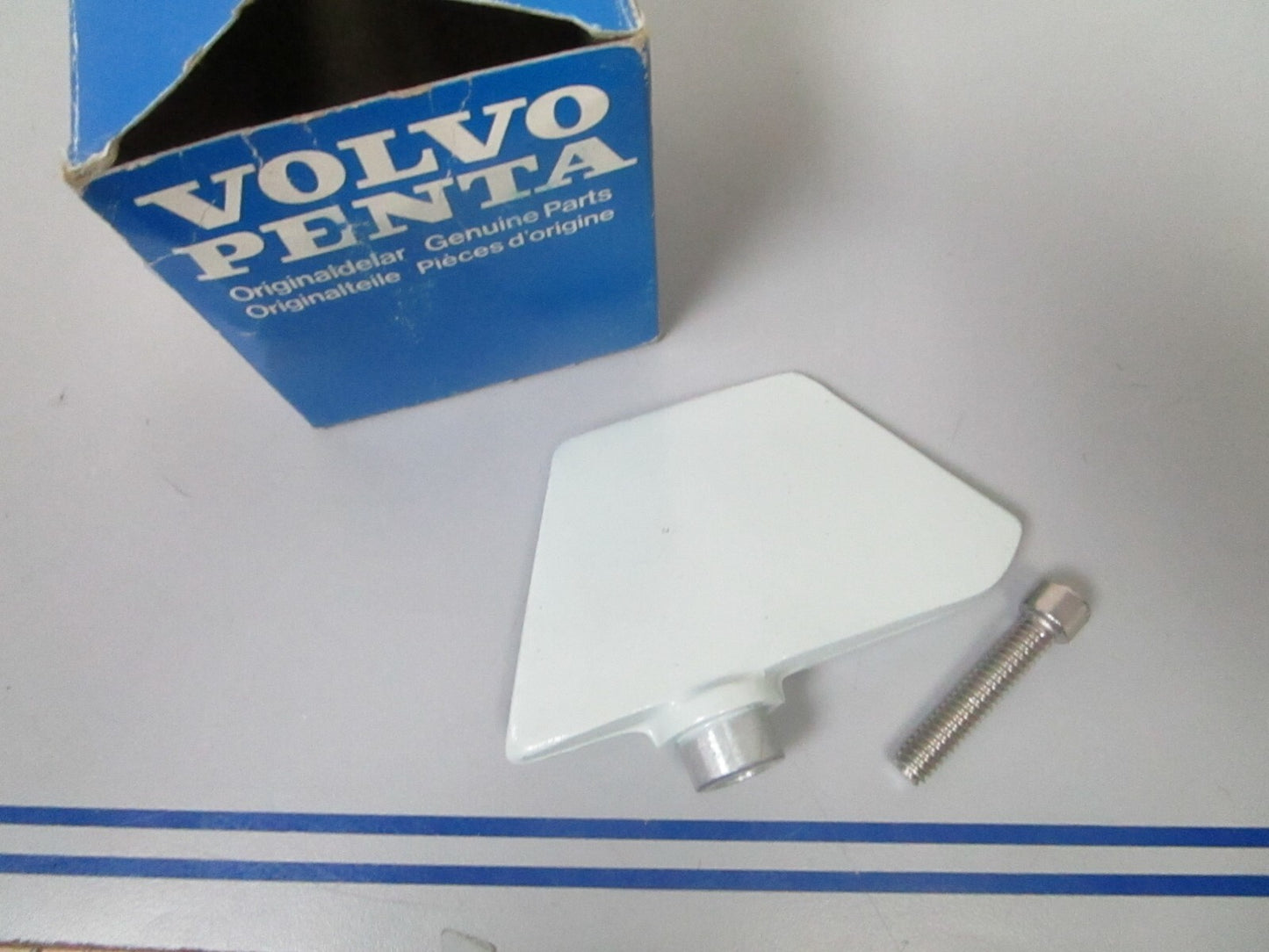 *NEW OEM* 0810 Volvo Penta Steering Fin 851567