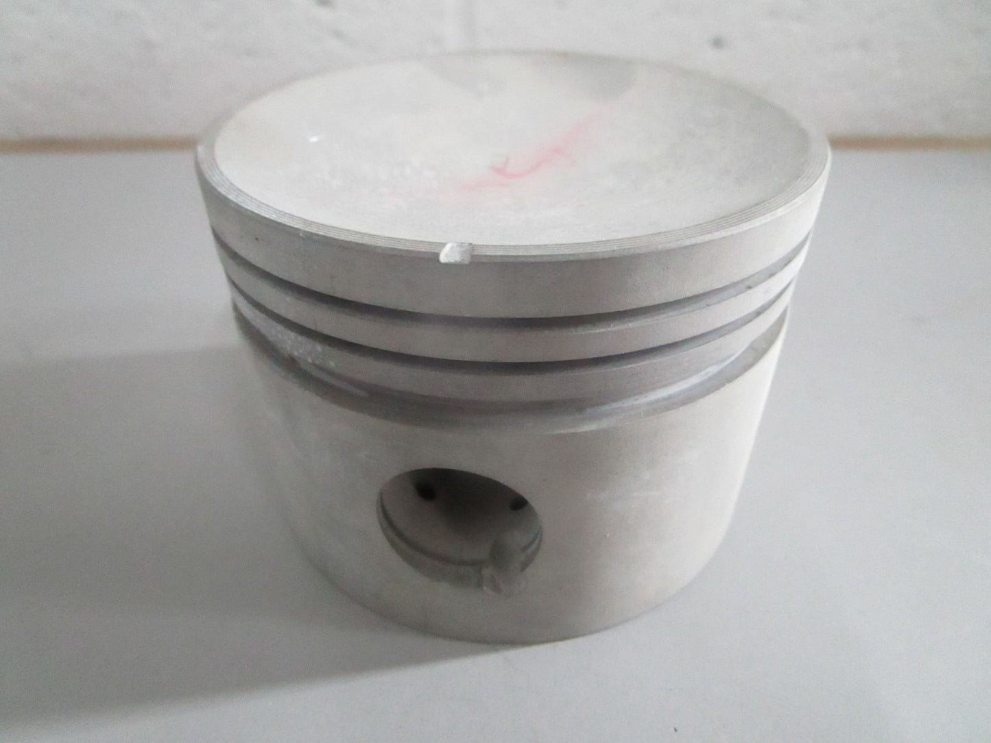 NEW OEM 875507 Volvo Penta Piston Kit 0820
