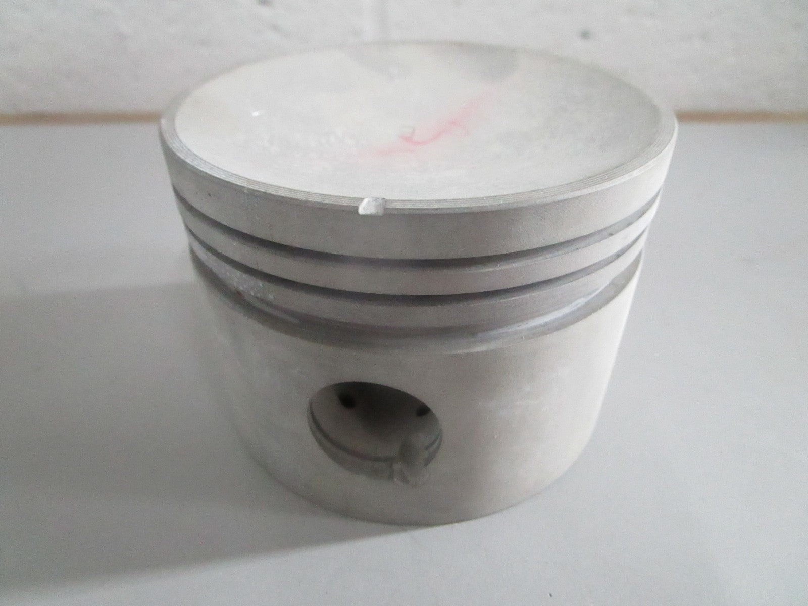 NEW OEM 875507 Volvo Penta Piston Kit 0820