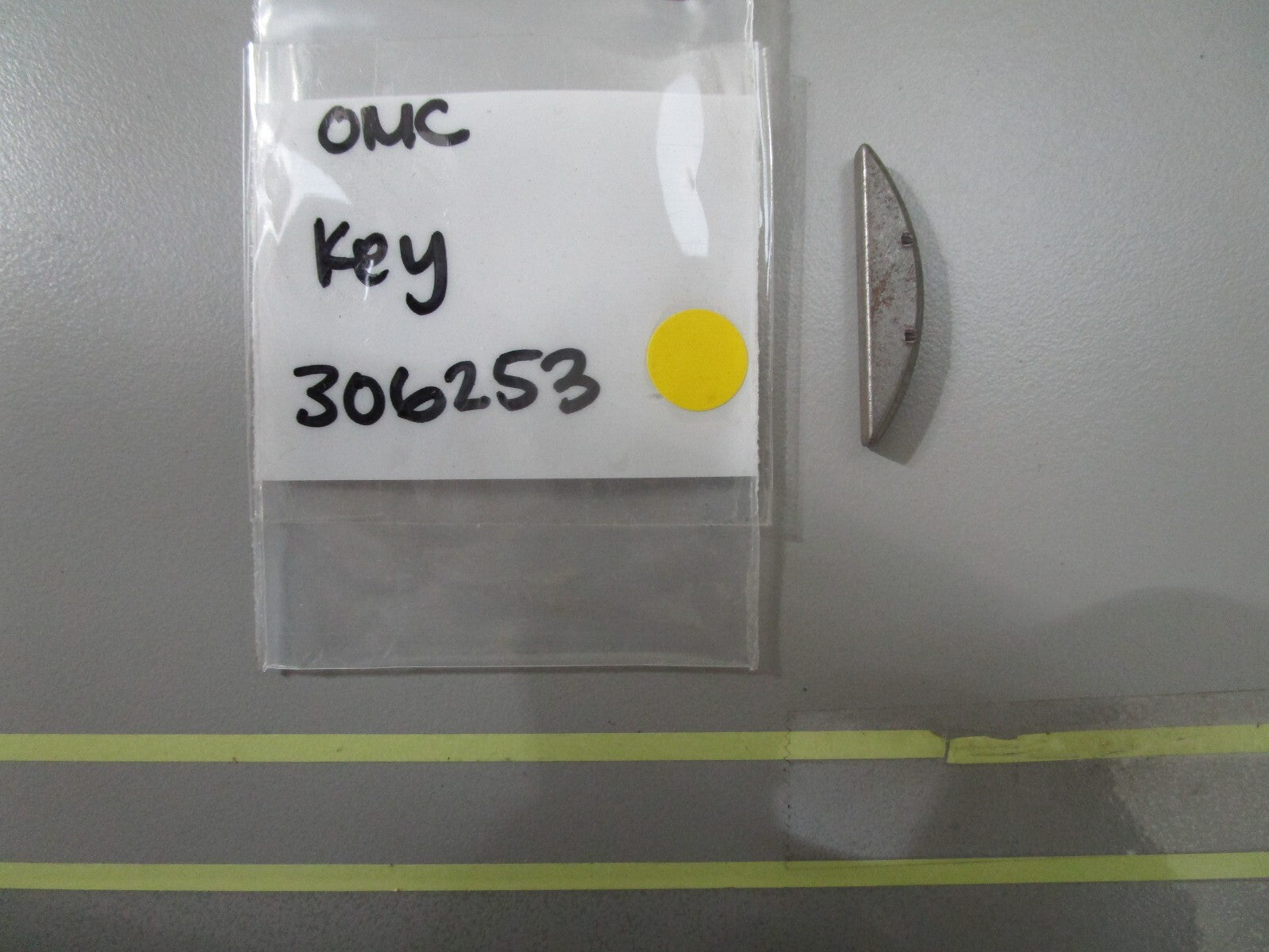 *NEW OEM* 0810 OMC Johnson Evinrude Key 306253 0306253