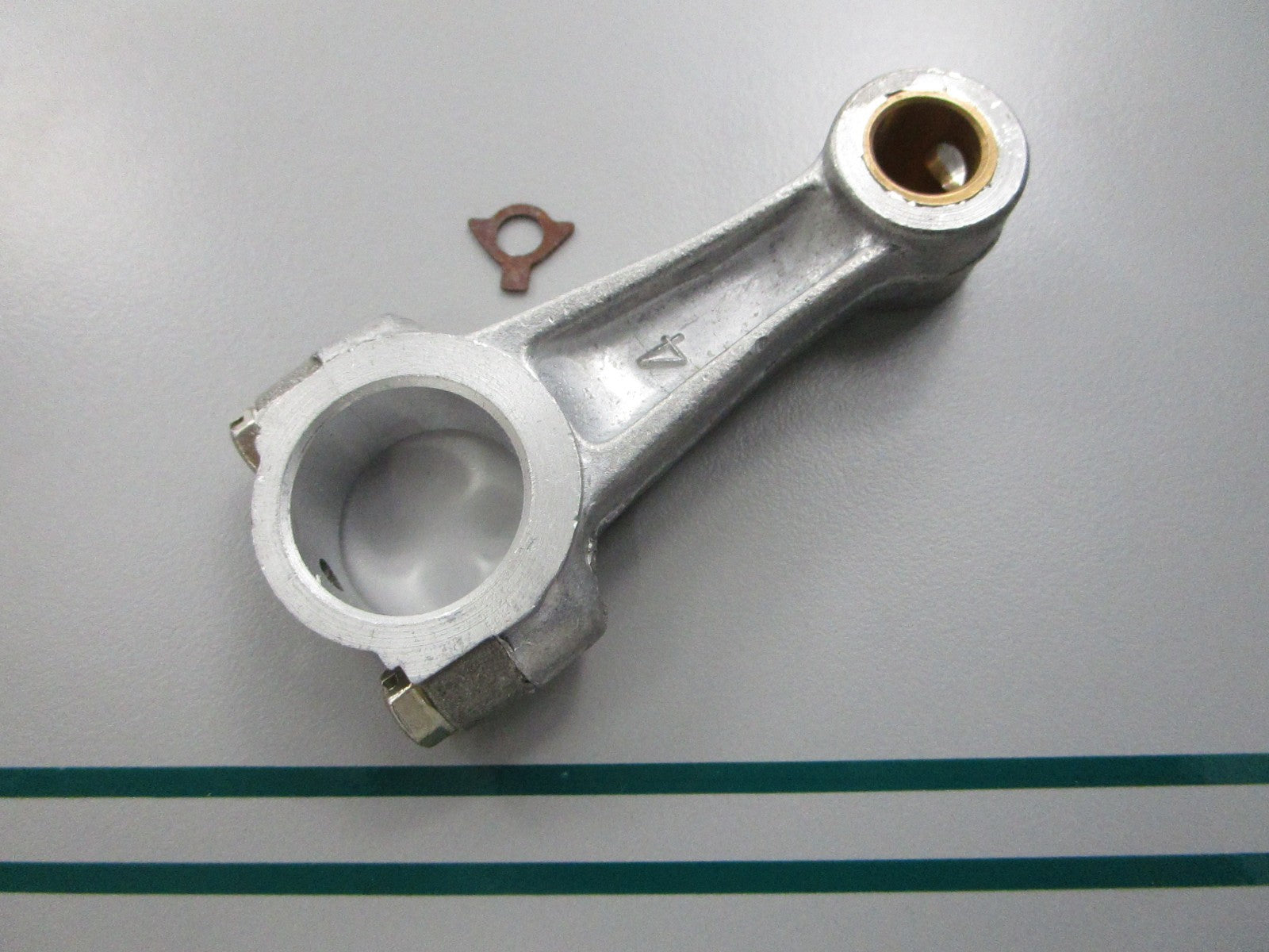 NEW OEM 388976 0388976 OMC Johnson Evinrude Connecting Rod 0810