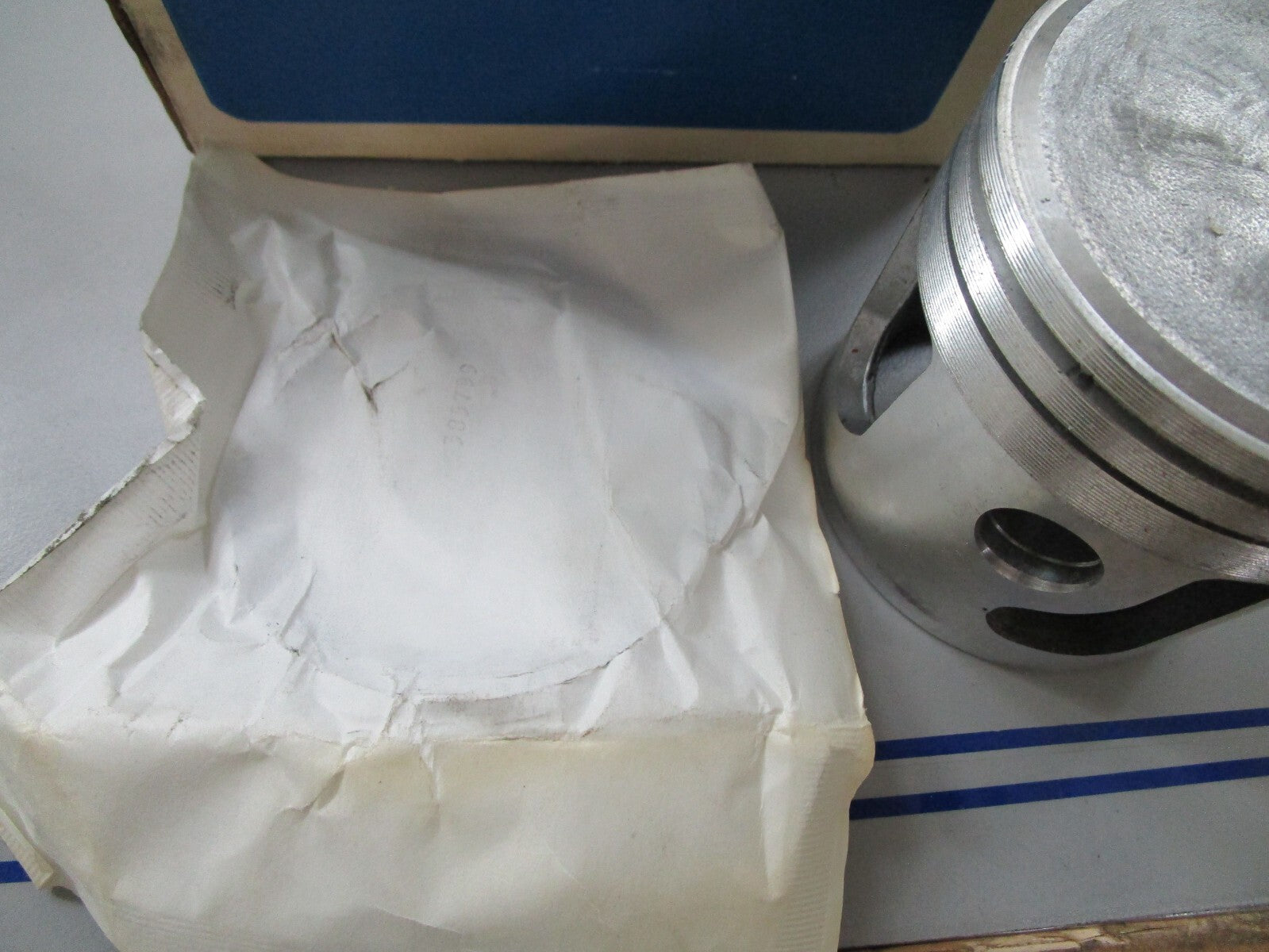 *NEW OEM* 0770 OMC Johnson Evinrude Piston 396578 0396578