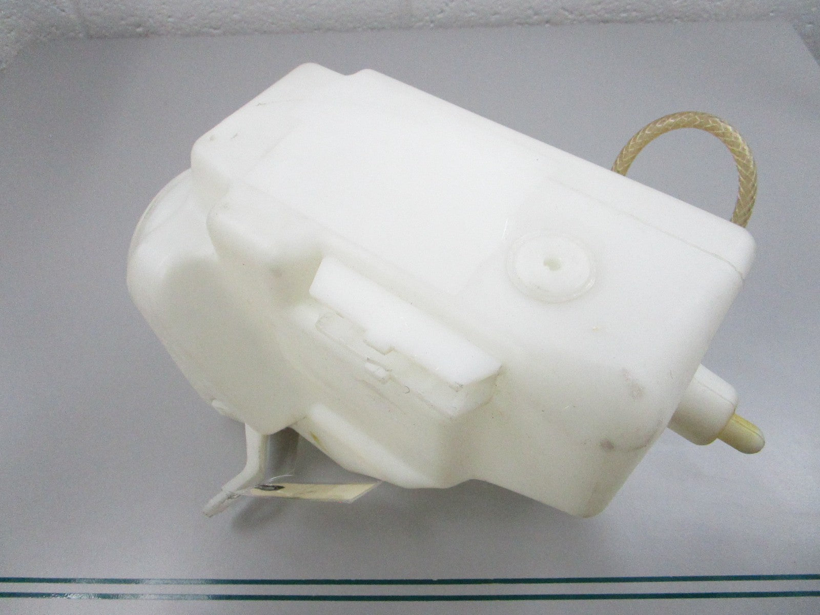 NEW OEM 2108691220 Mercedes-Benz Fluid Reservoir 0810