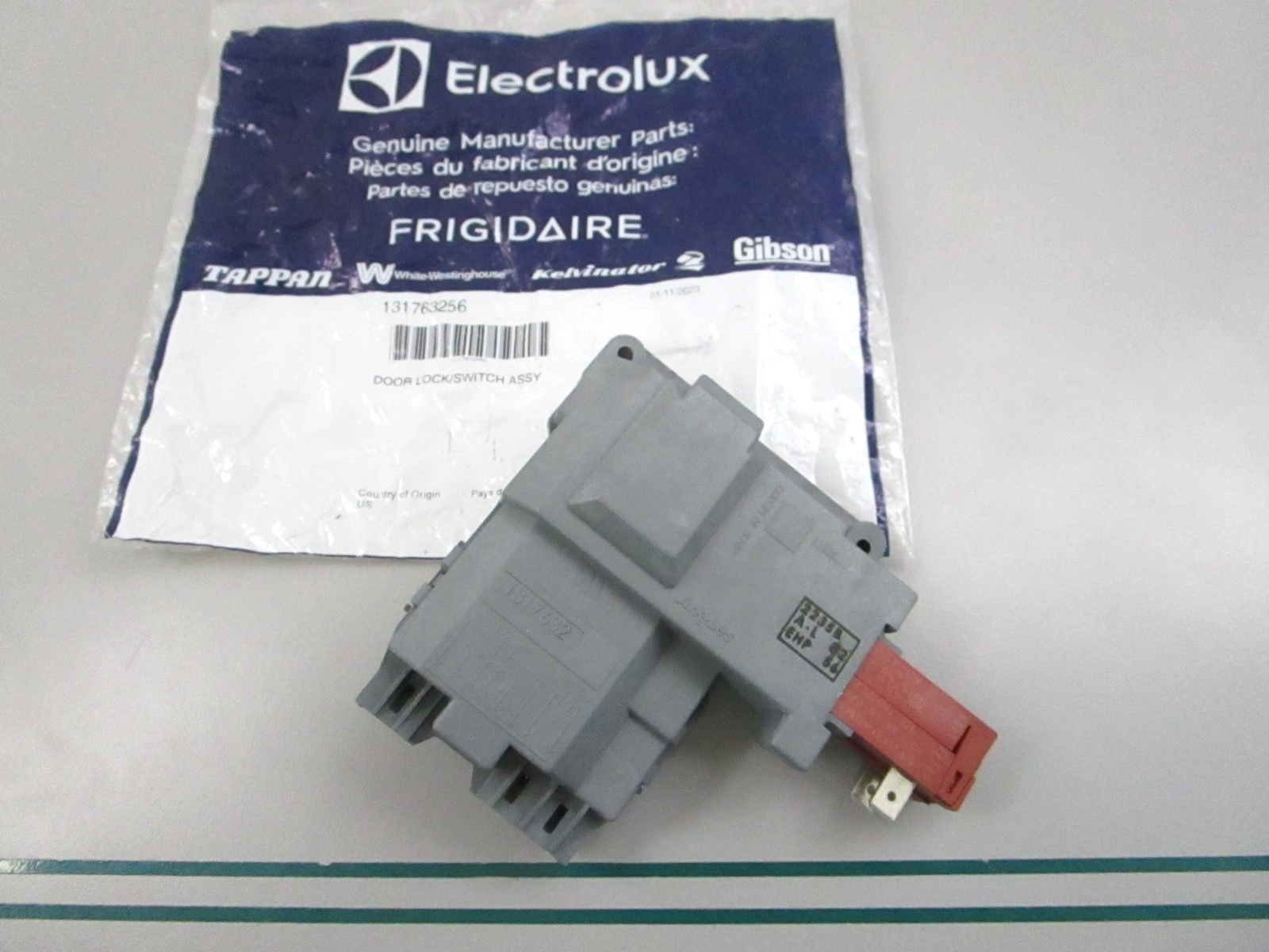 NEW OEM 131763256 Electrolux Door Lock Switch Assembly 0810