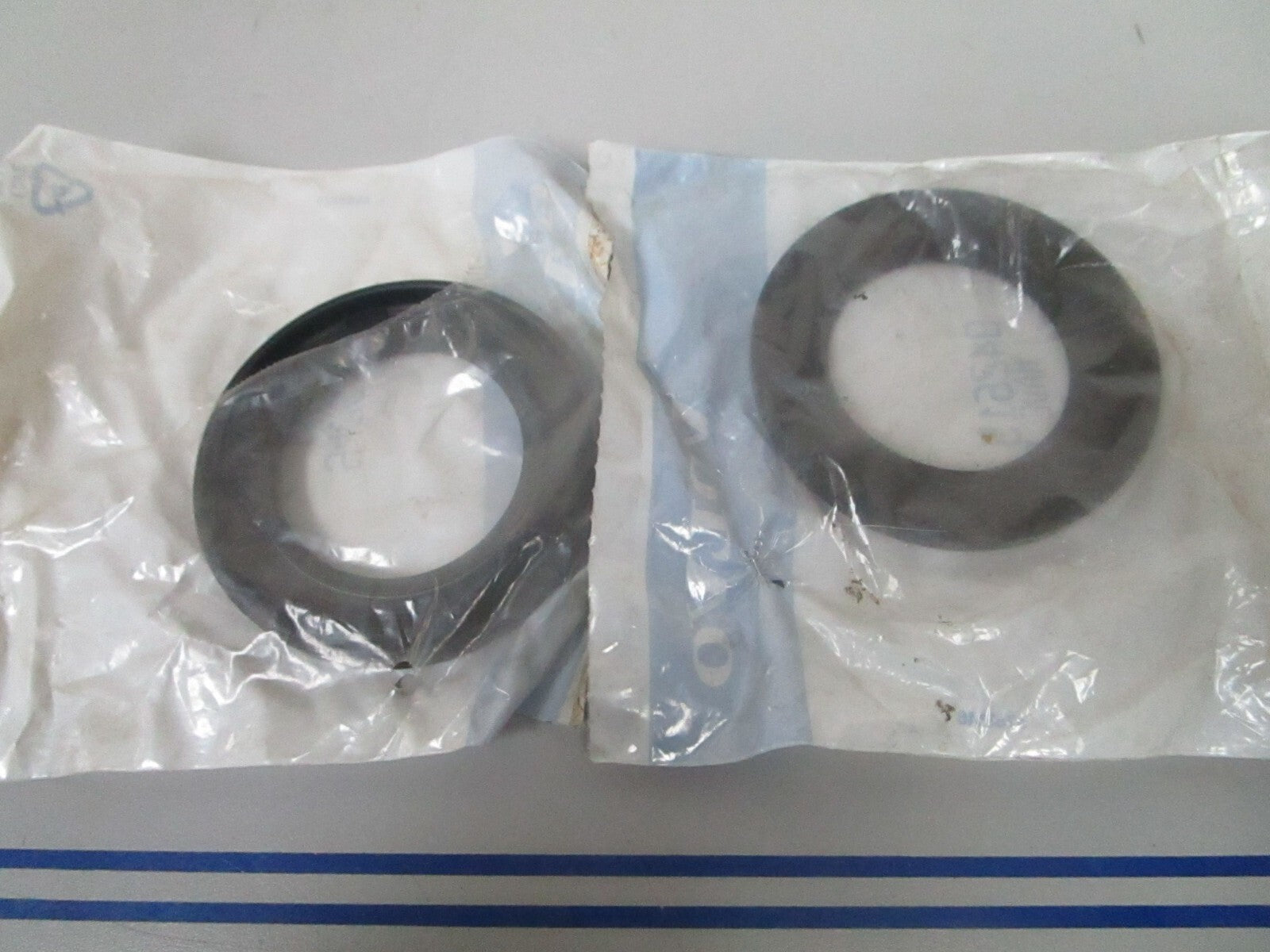 *NEW OEM* (LOT OF 2) 0770 Volvo Penta Sealing Ring 942615