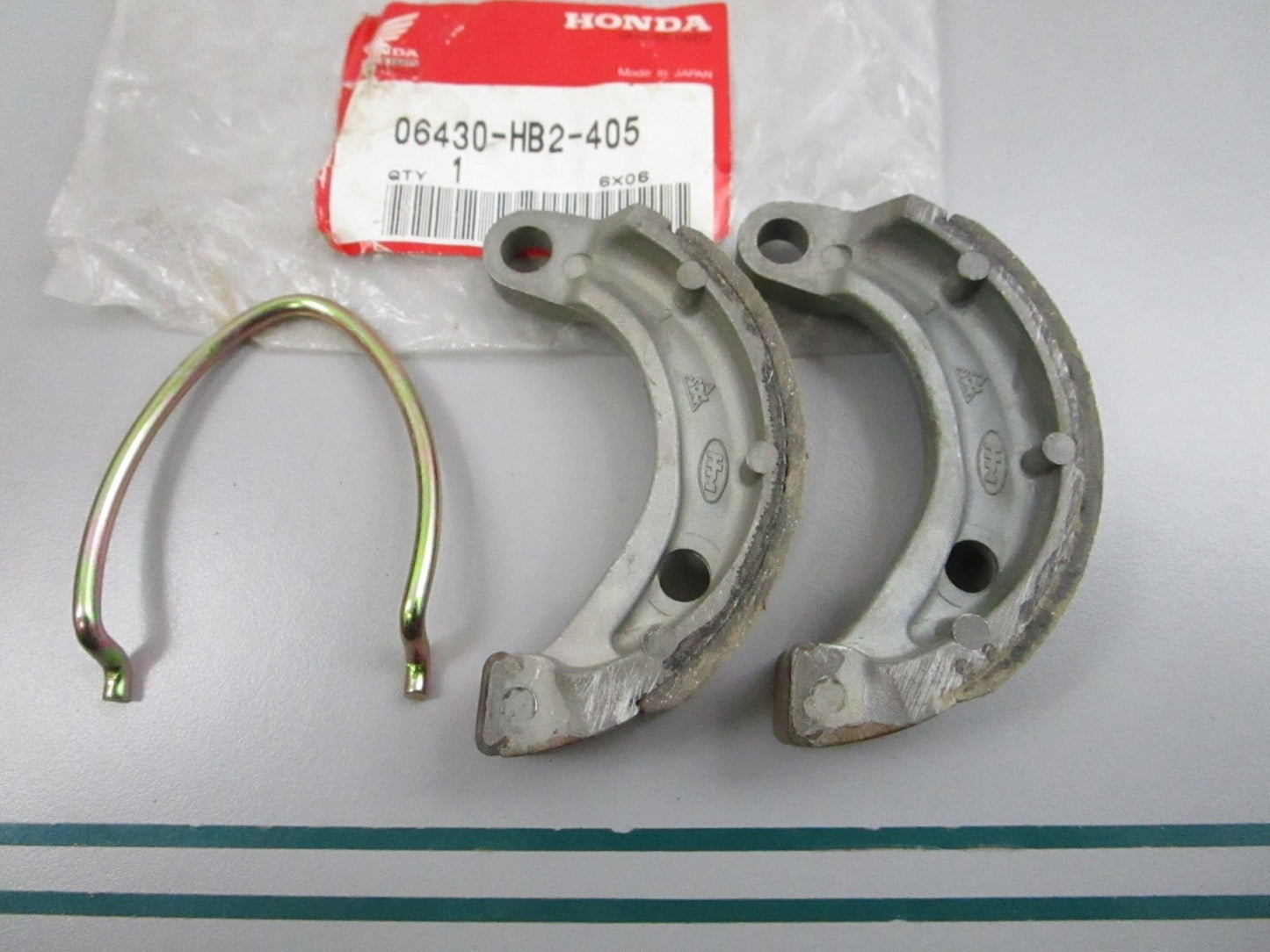 NEW OEM 06430-HB2-405 Honda Brake Shoe Set 0810