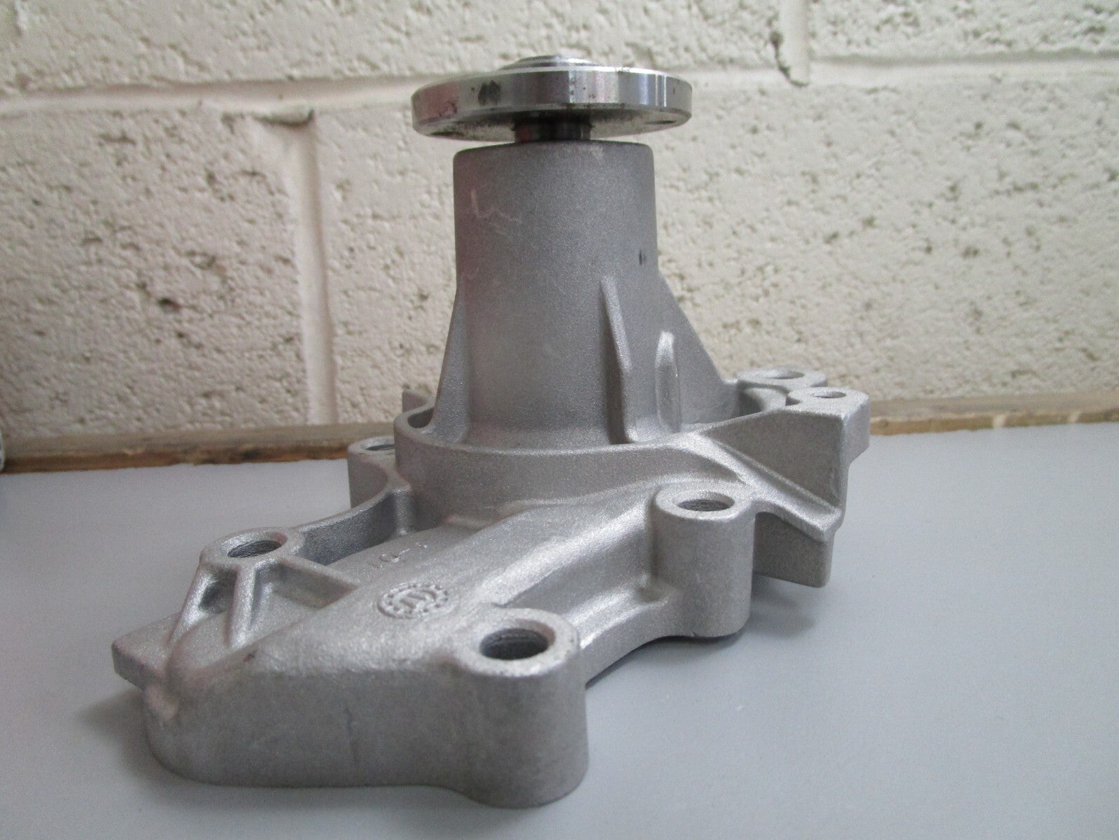 *NEW* 0820 Airtex Water Pump AW9359