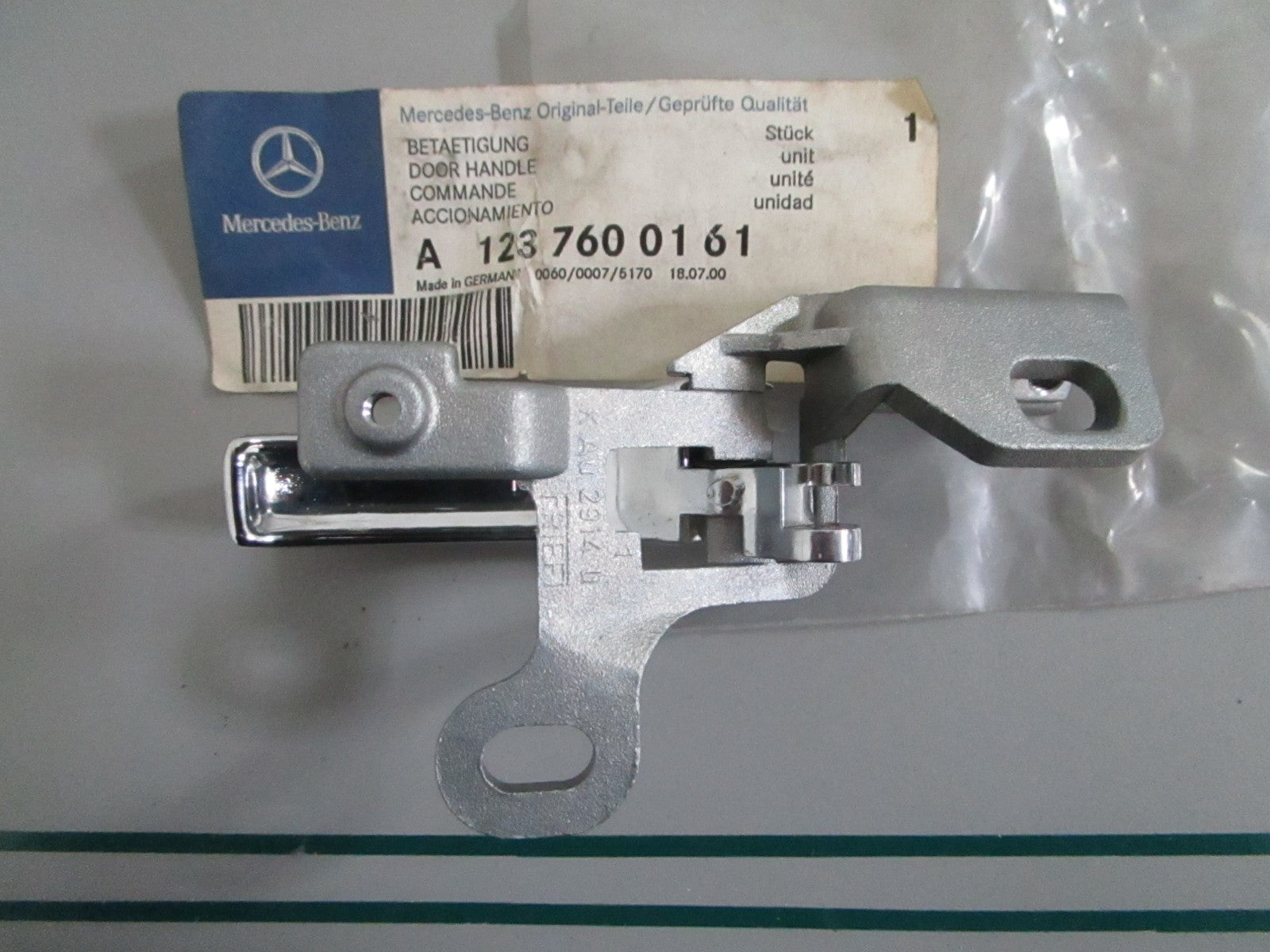 NEW OEM A1237600161 Bosch Door Handle 0820