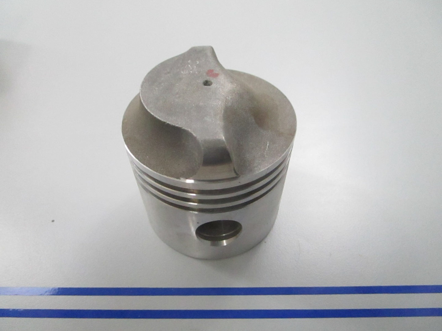 *NEW OEM* 0810 OMC Johnson Evinrude Piston 379372 0379372