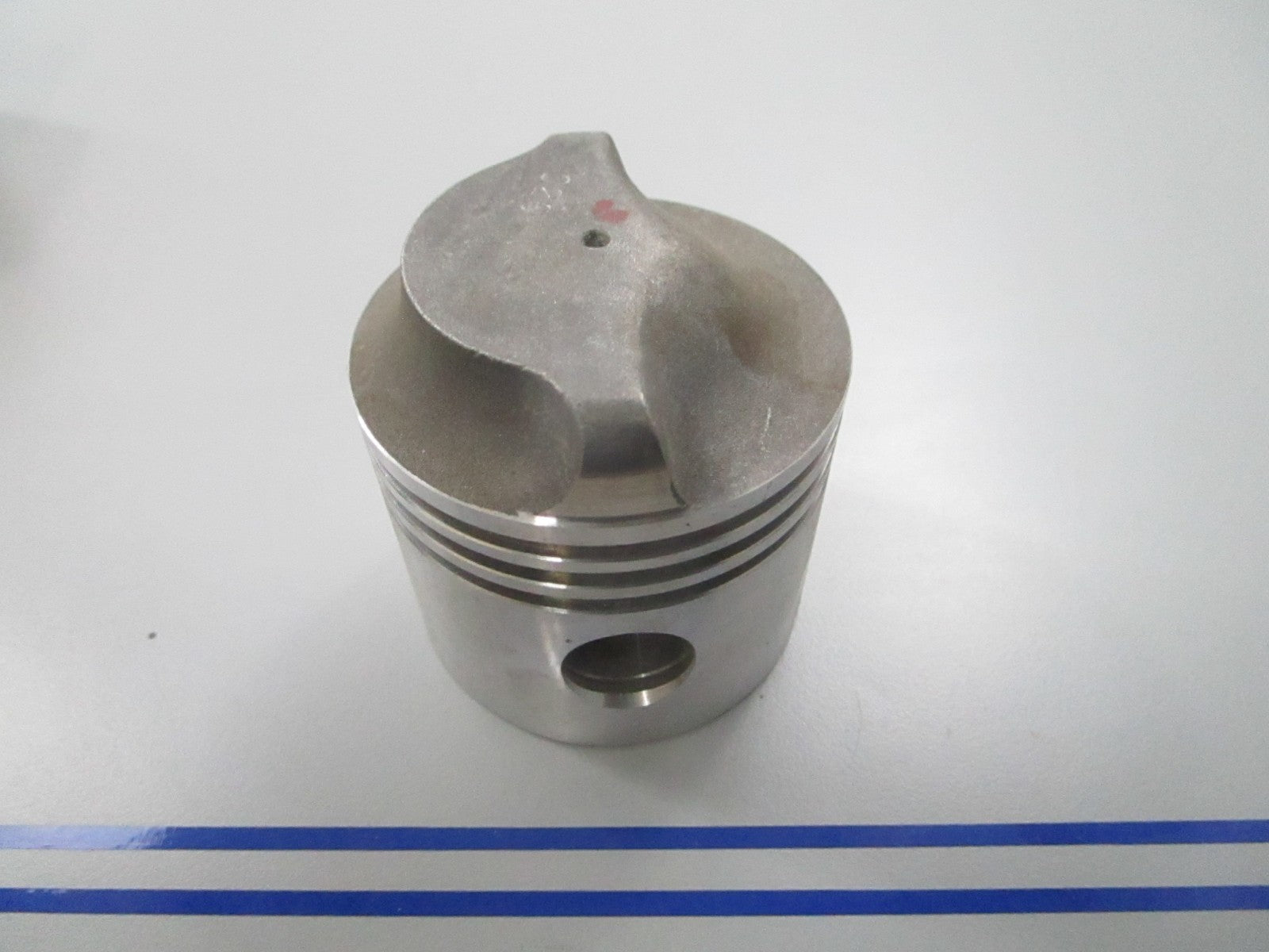 *NEW OEM* 0810 OMC Johnson Evinrude Piston 379372 0379372