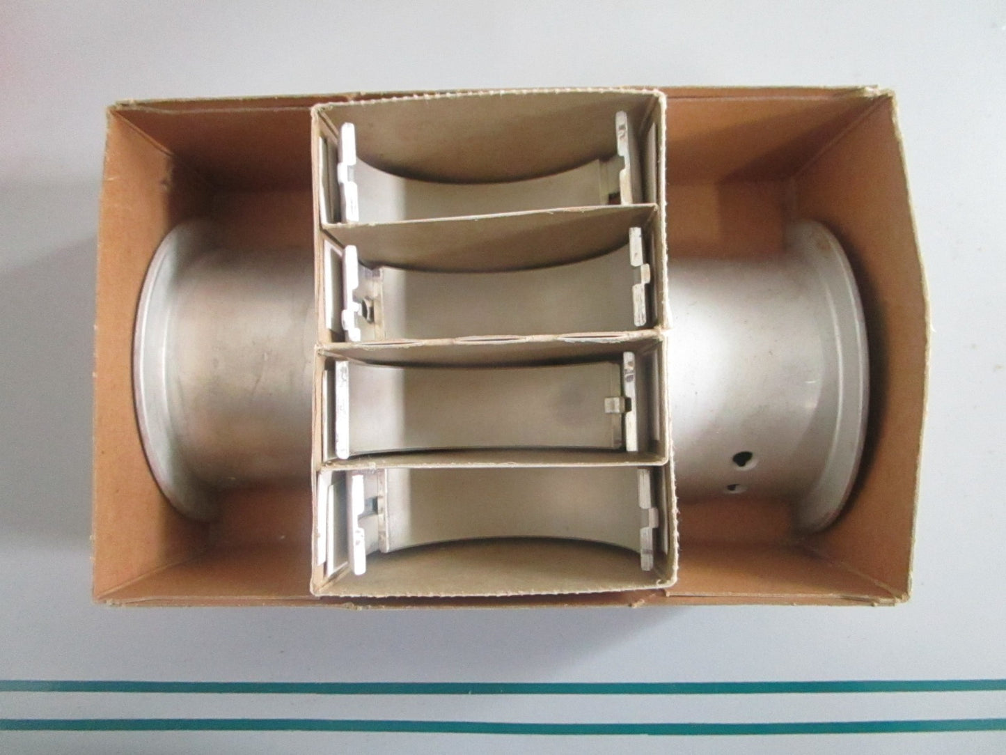 NEW OEM 994M-10 Federal Mogul Main Bearing Set 0820