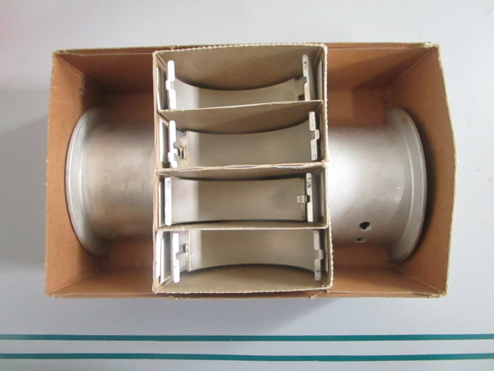 NEW OEM 994M-10 Federal Mogul Main Bearing Set 0820