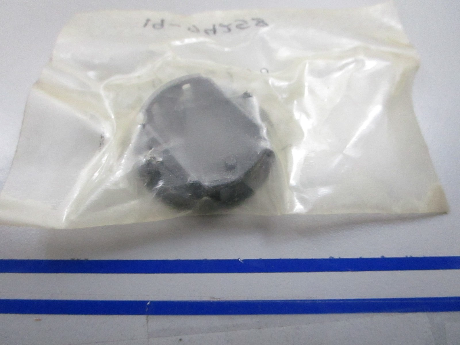 *NEW OEM* 0810 Mercury Quicksilver Plug 19-74258