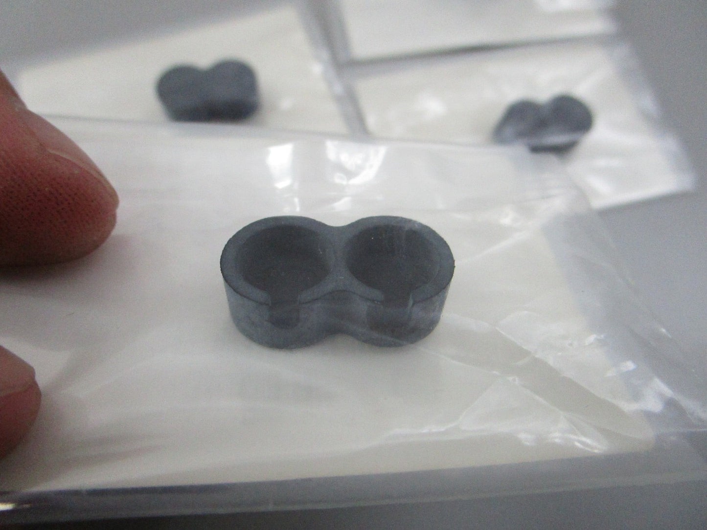NEW OEM (LOT OF 4) 3T5-04318-0 3T5043180 Tohatsu Grommet 0810