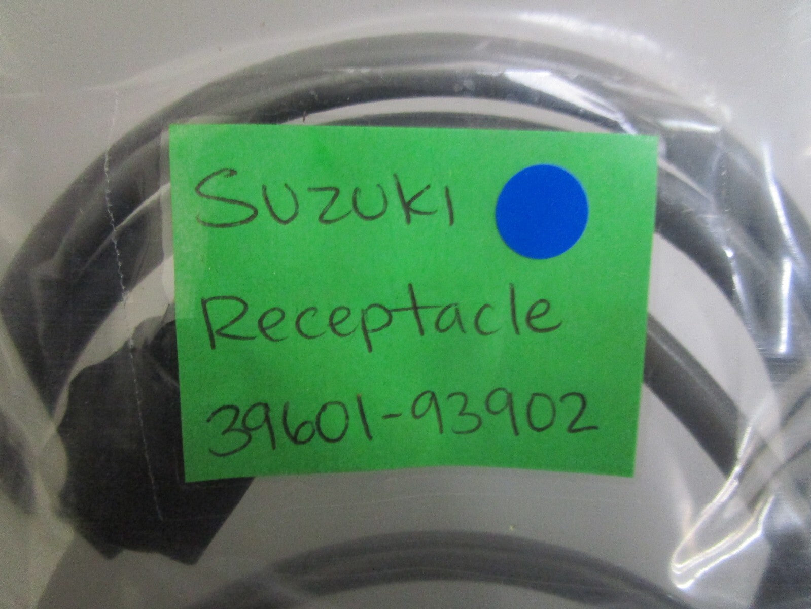 *NEW OEM* 0820 Suzuki Receptacle 39601-93902