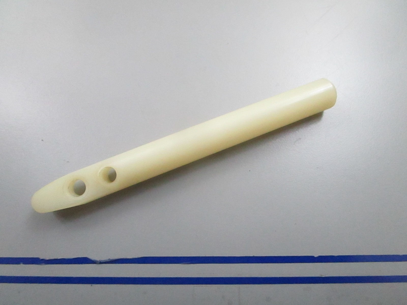 *NEW OEM* 0810 OMC Johnson Evinrude Cable Guide 909569 0909569