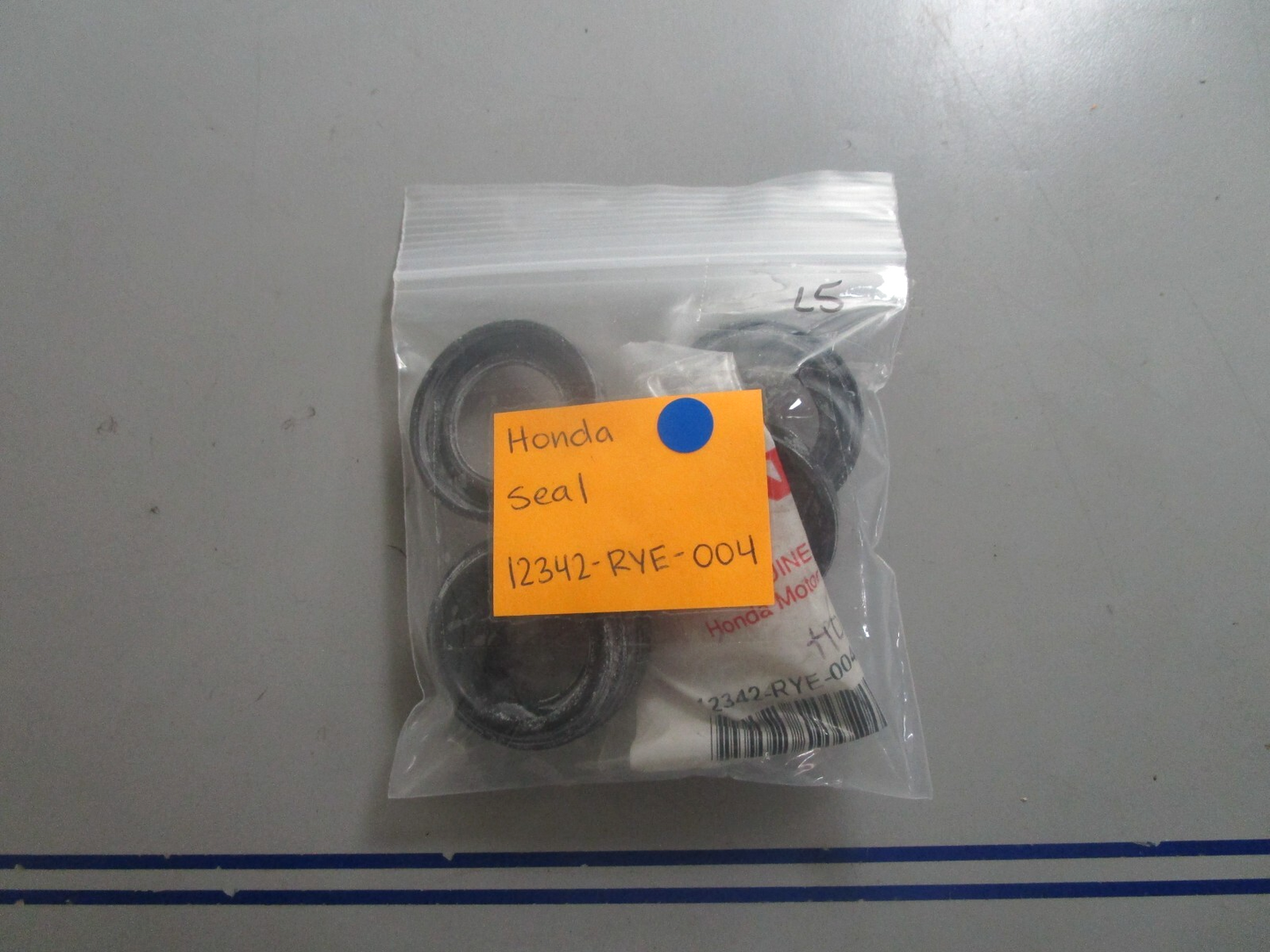 *NEW OEM* (LOT OF 5) 0810 Honda Seal 12342-RYF-004