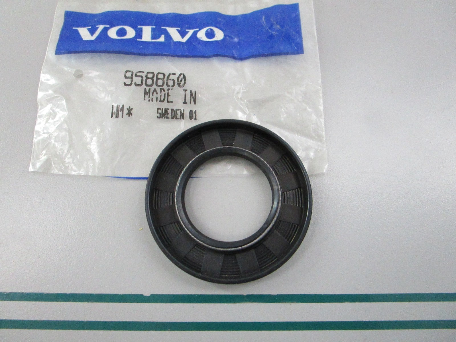 NEW OEM 958860 Volvo Penta Sealing Ring 0810