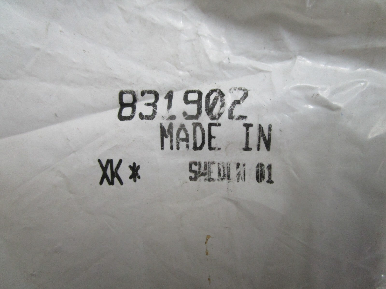 *NEW OEM* 0810 Volvo Penta Sealing Strip 831902