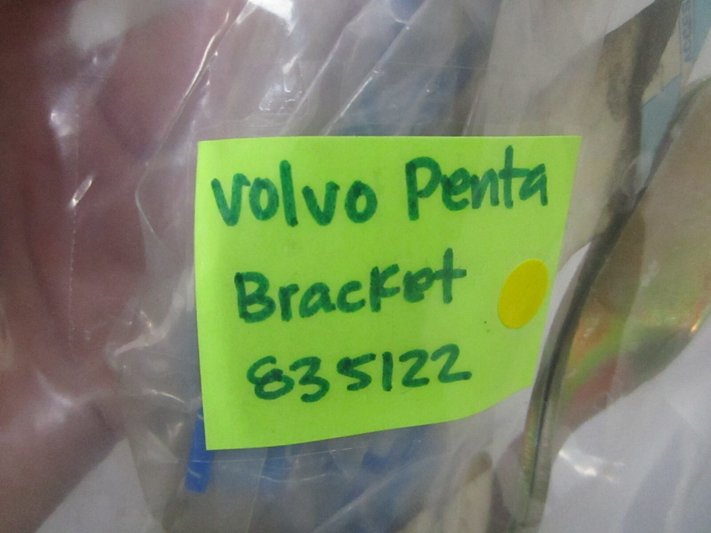 *NEW OEM* 0810 Volvo Penta Bracket 835122