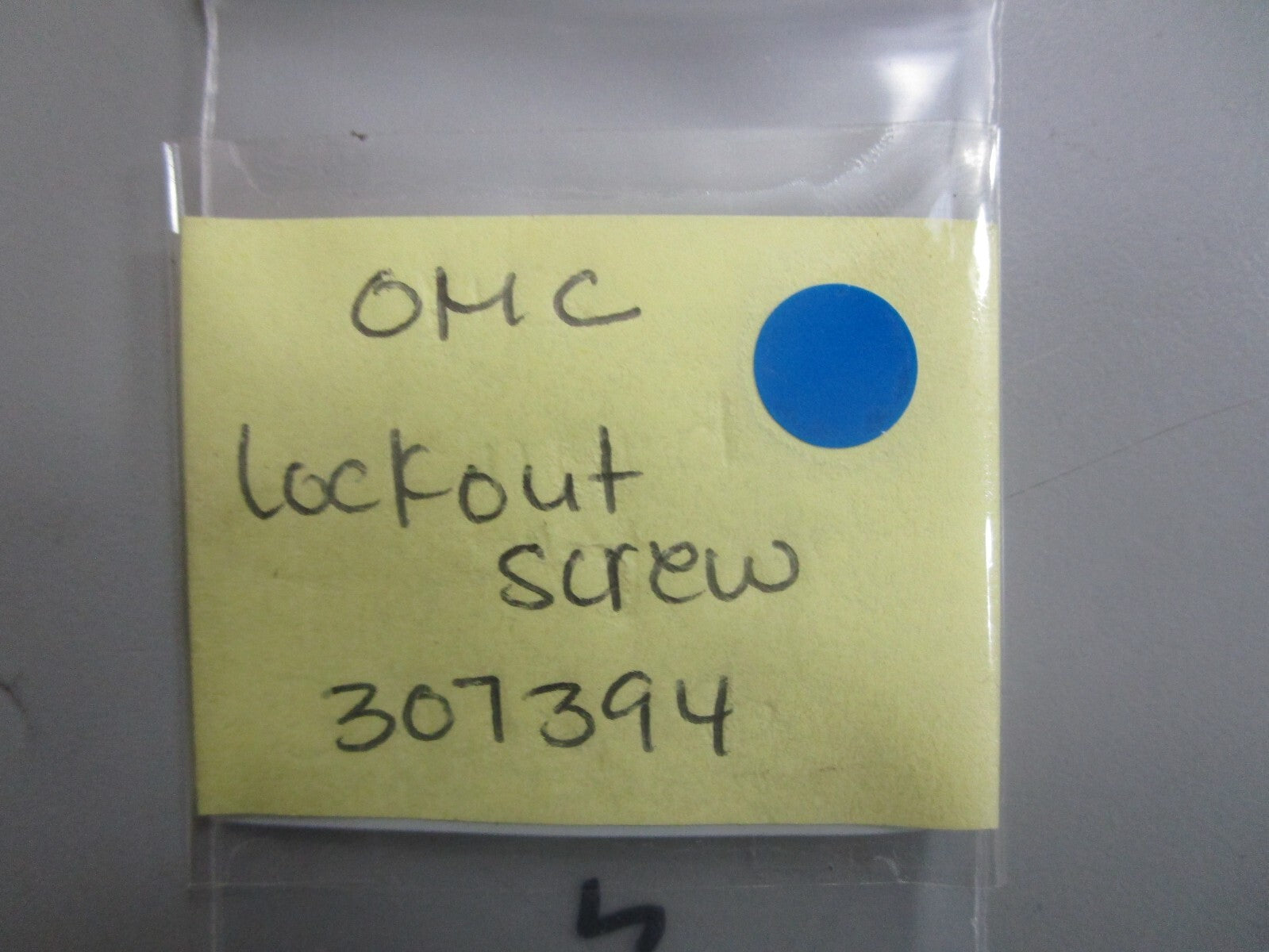 *NEW OEM* (LOT OF 4) 0810 OMC Johnson Evinrude Lockout Screw 307394 0307394