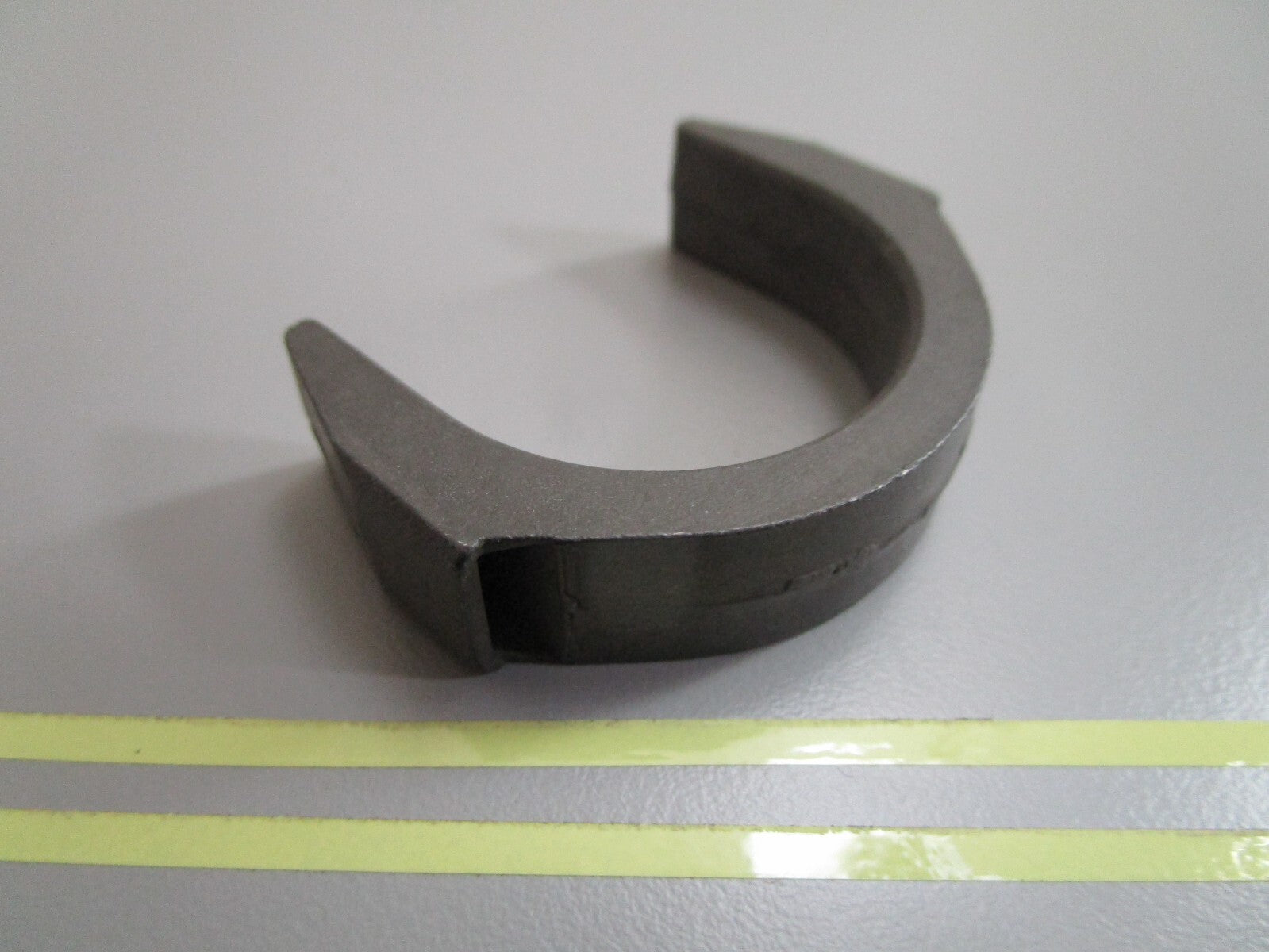 *NEW OEM* 0810 OMC Johnson Evinrude Cradle 305272 0305272