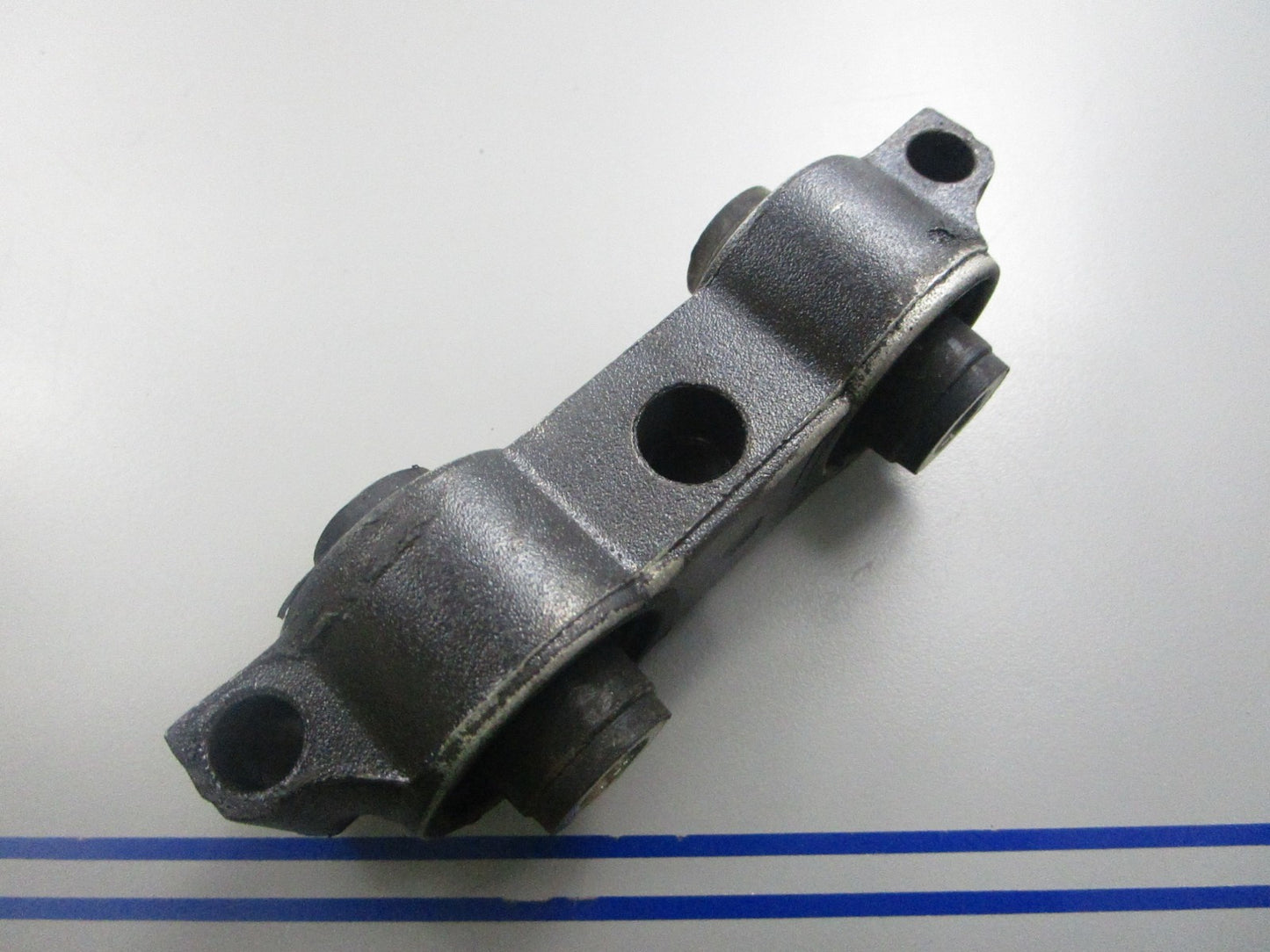 *NEW OEM* 0810 OMC Johnson Evinrude Rubber Mount 395873 0395873