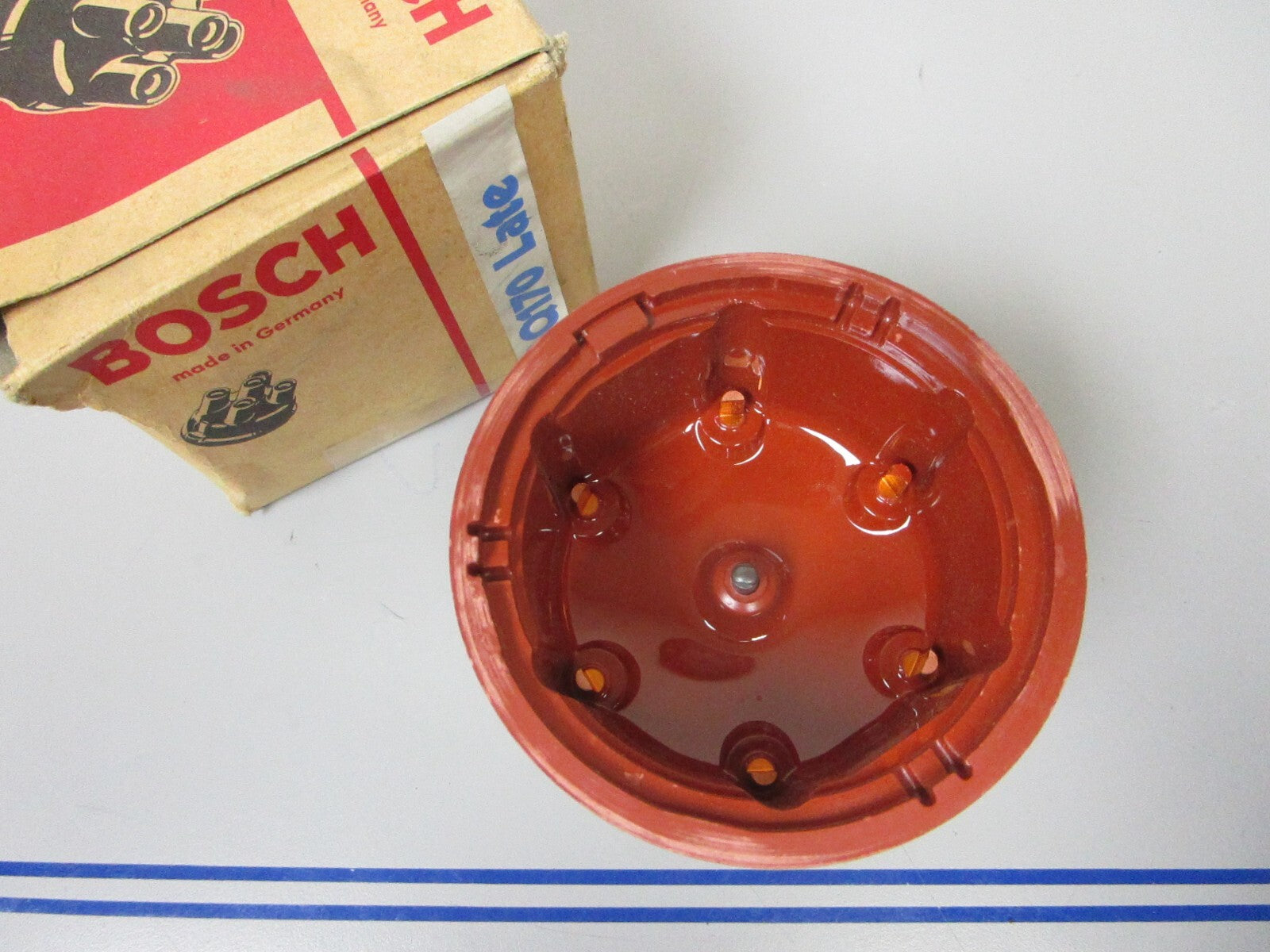 *NEW* 0720 Bosch Distributor Cap 1-235-522-053