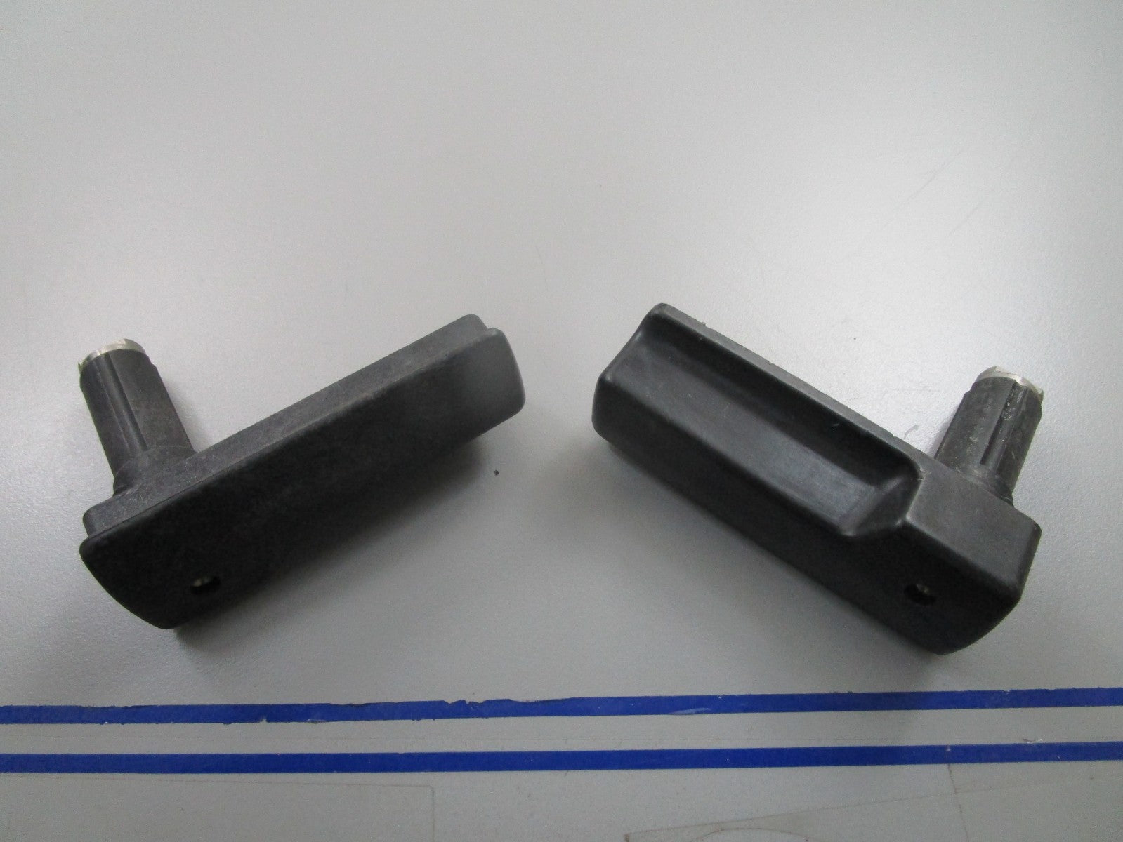 *NEW OEM* (LOT OF 2) 0810 OMC Johnson Evinrude Latch Handle 395898 0395898