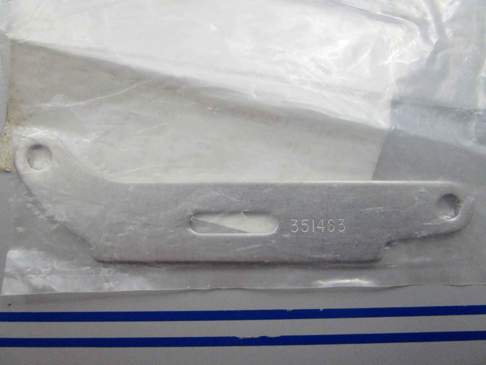 *NEW OEM* 0810 OMC Johnson Evinrude Bracket 351463 0351463