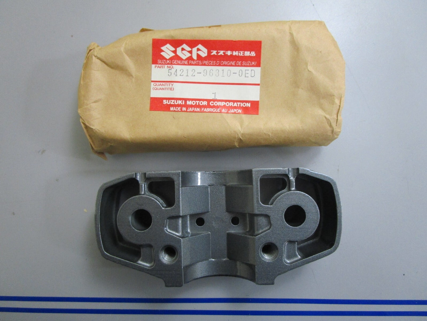 *NEW OEM* 0820 Suzuki Lower Mount Bracket 54212-96310-0ED