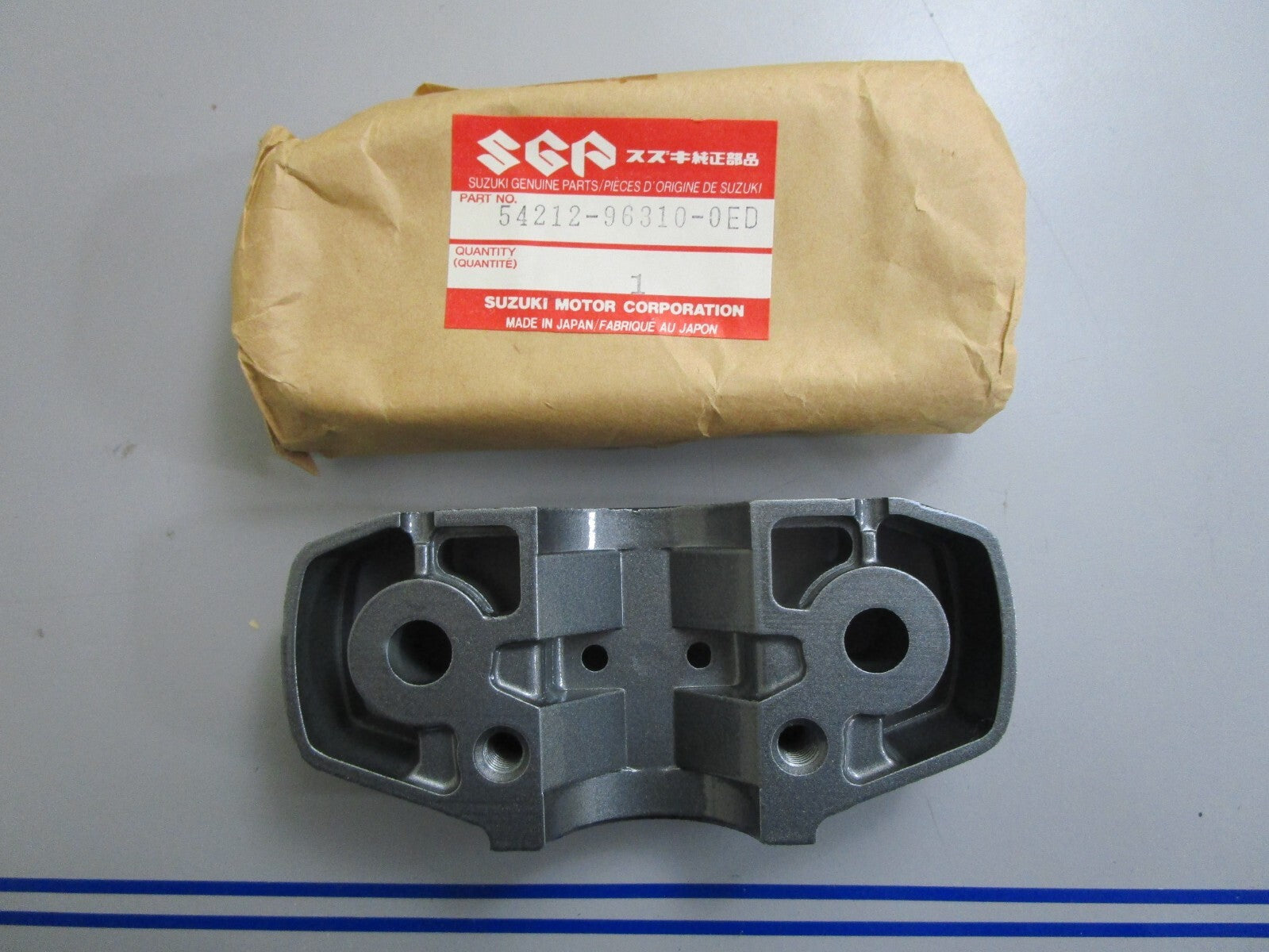 *NEW OEM* 0820 Suzuki Lower Mount Bracket 54212-96310-0ED
