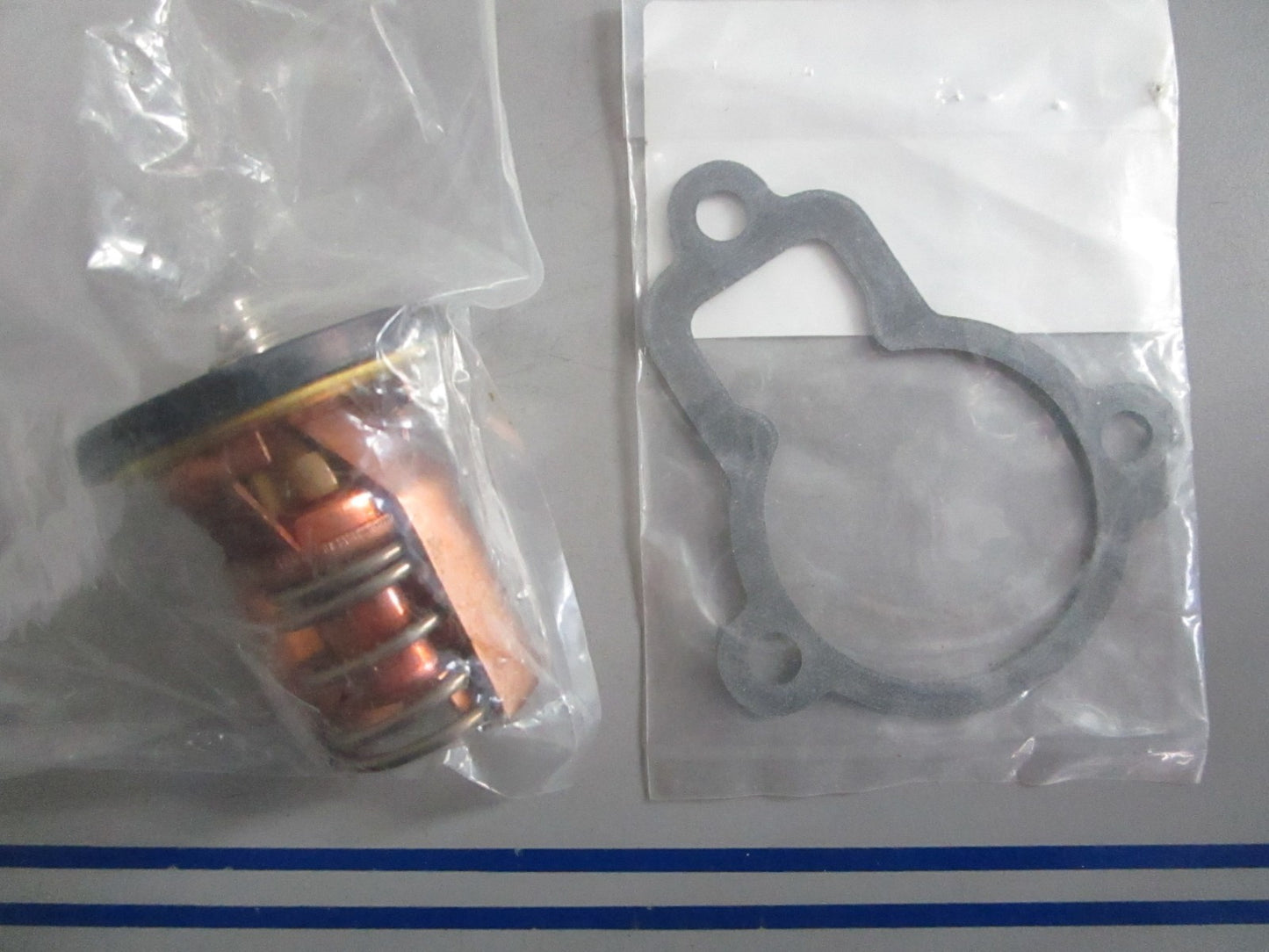 NEW OEM 353-01030-0 353-01032-0 Tohatsu Thermostat & Gasket 0820