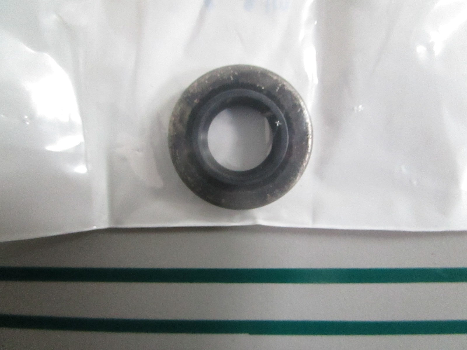 NEW OEM 321788 0321788 OMC Johnson Evinrude Seal 0820