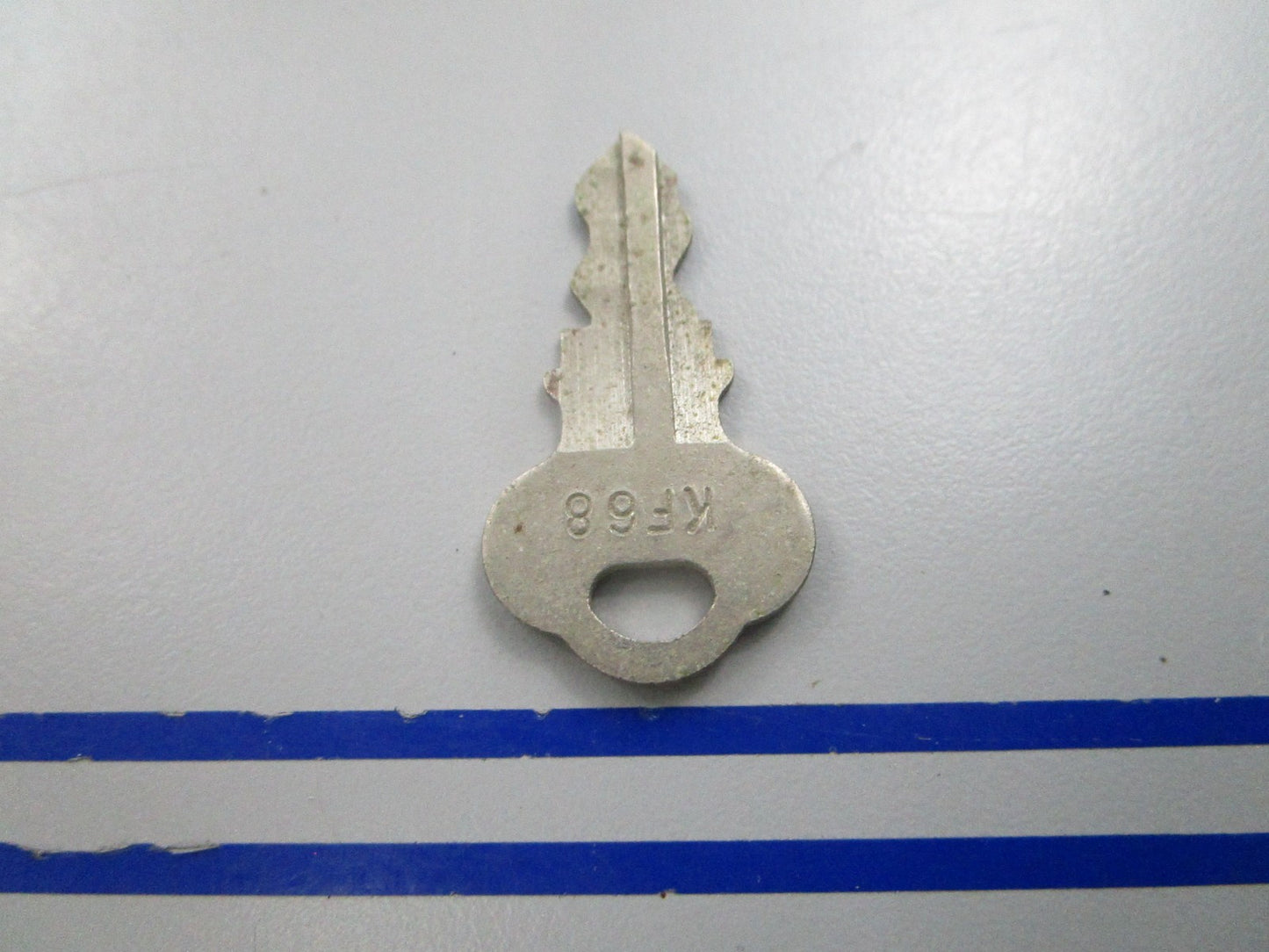 NEW OEM 501583 0501583 OMC Johnson Evinrude KF68 Ignition Key 0810