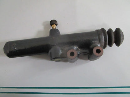 NEW OEM 0002957806 Mercedes-Benz Clutch Master Cylinder 0820