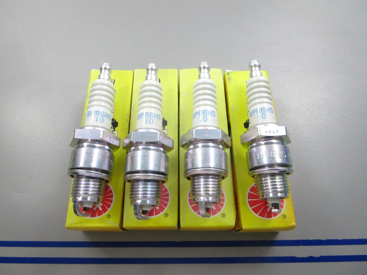 NEW (LOT OF 4) BPRkHS-10 NGK Spark Plug 0810