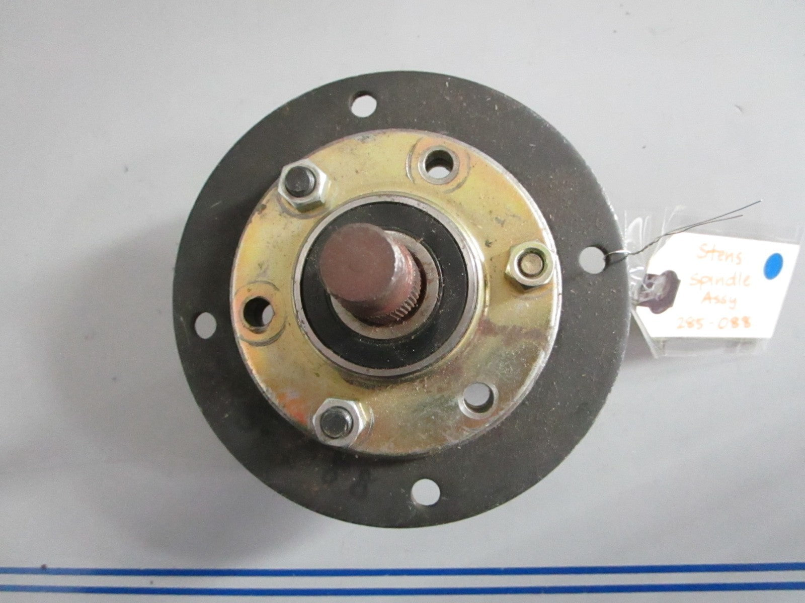 NEW 285-088 Stens Spindle Assy 0820