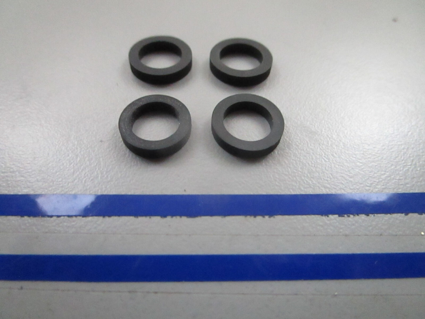 *NEW OEM* (LOT OF 4) 0810 Volvo OMC Valve Stem Seal 3854956
