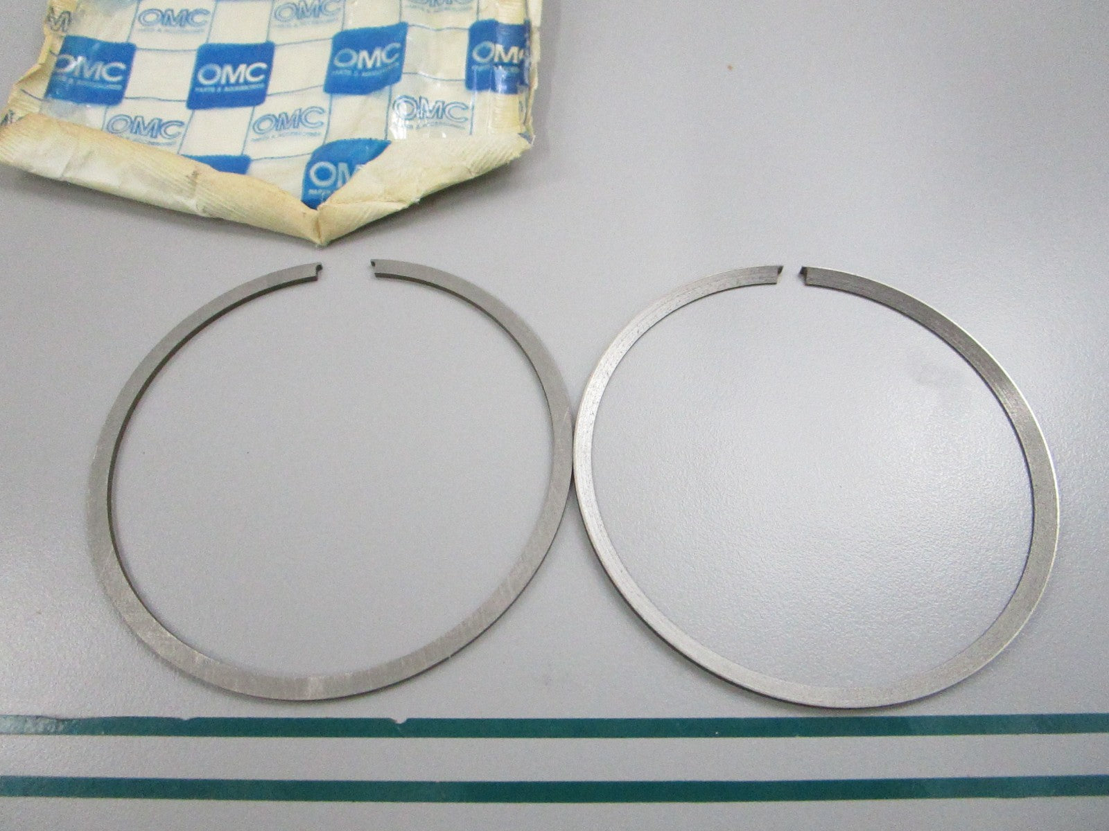 NEW OEM 385666 0385666 OMC Johnson Evinrude 2 Piston Ring Set 0810