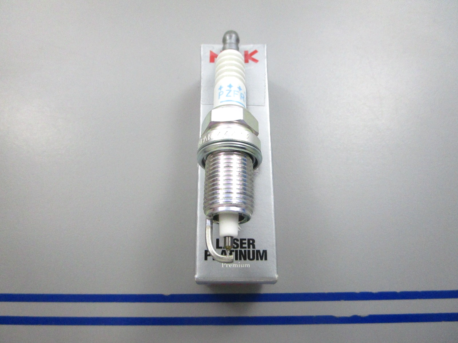 NEW PZFR6H NGK Laser Platinum Spark Plug 0810