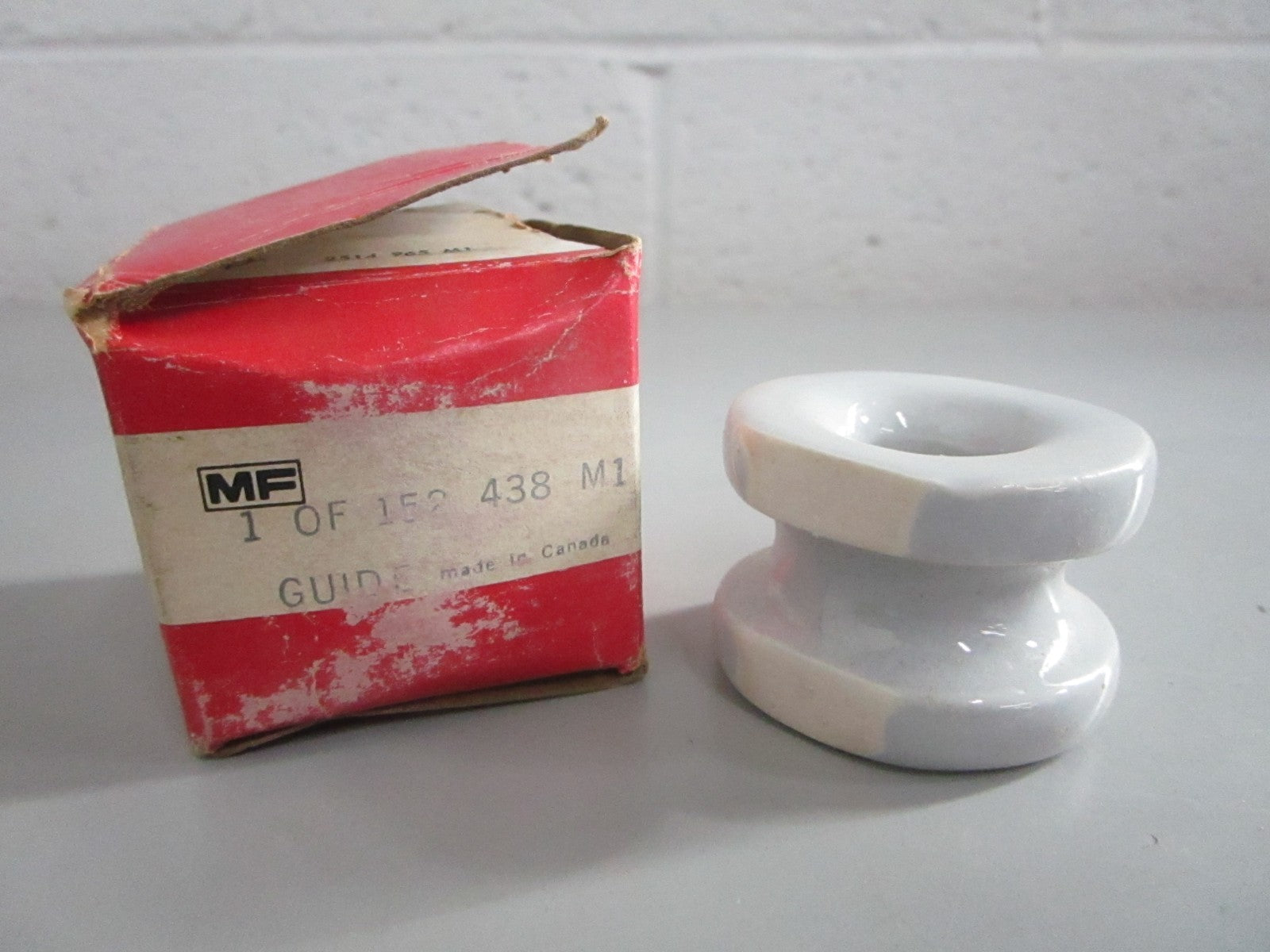 NEW OEM 152438M1 Massey Ferguson Guide 0820